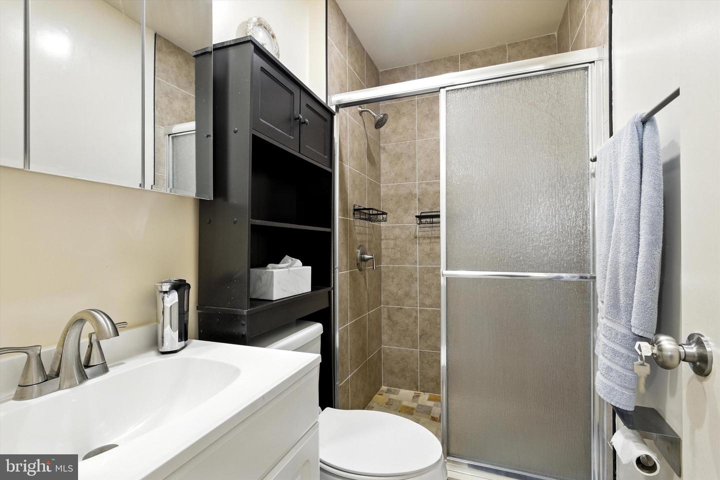 4388 ENSBROOK LN, WOODBRIDGE, Virginia 22193, 3 Bedrooms Bedrooms, 7 Rooms Rooms,2 BathroomsBathrooms,Residential,For sale,4388 ENSBROOK LN,VAPW2101028 MLS # VAPW2101028