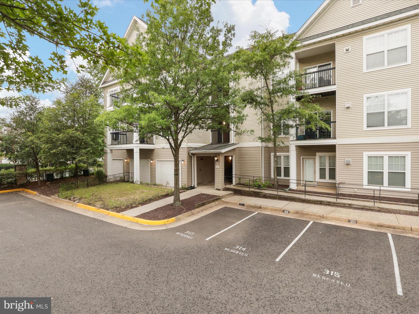 5126-A BRITTNEY ELYSE CIR #A, CENTREVILLE, Virginia 20120, ,Residential,For sale,5126-A BRITTNEY ELYSE CIR #A,VAFX2260038 MLS # VAFX2260038