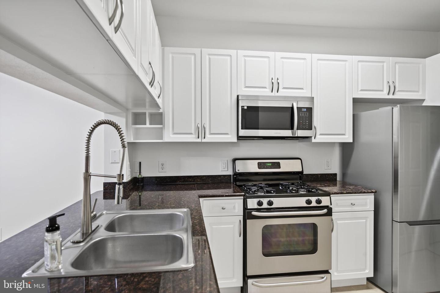 12148 GARDEN GROVE CIR #403, FAIRFAX, Virginia 22030, 2 Bedrooms Bedrooms, 4 Rooms Rooms,2 BathroomsBathrooms,Residential,For sale,12148 GARDEN GROVE CIR #403,VAFX2260072 MLS # VAFX2260072
