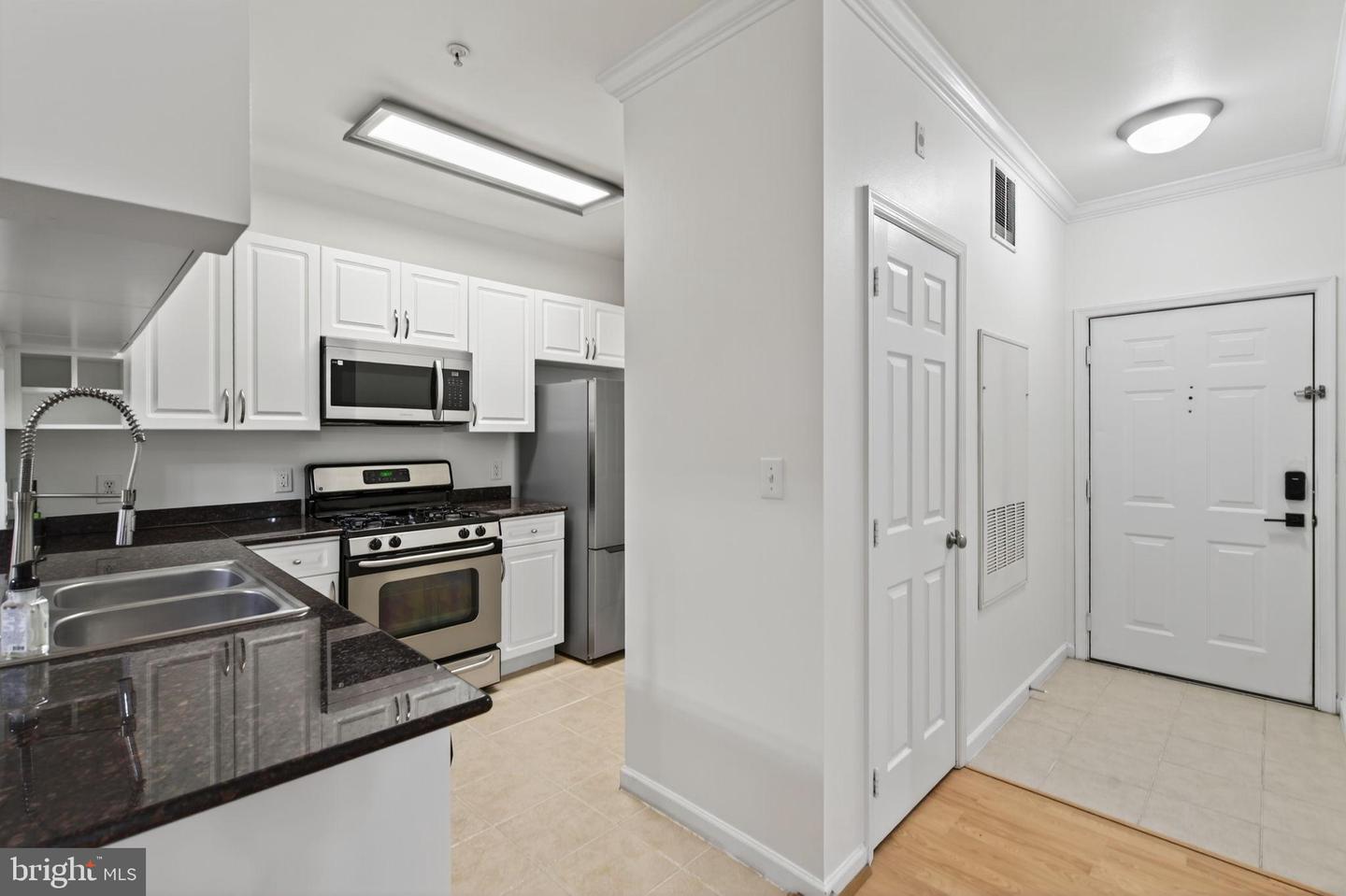 12148 GARDEN GROVE CIR #403, FAIRFAX, Virginia 22030, 2 Bedrooms Bedrooms, 4 Rooms Rooms,2 BathroomsBathrooms,Residential,For sale,12148 GARDEN GROVE CIR #403,VAFX2260072 MLS # VAFX2260072