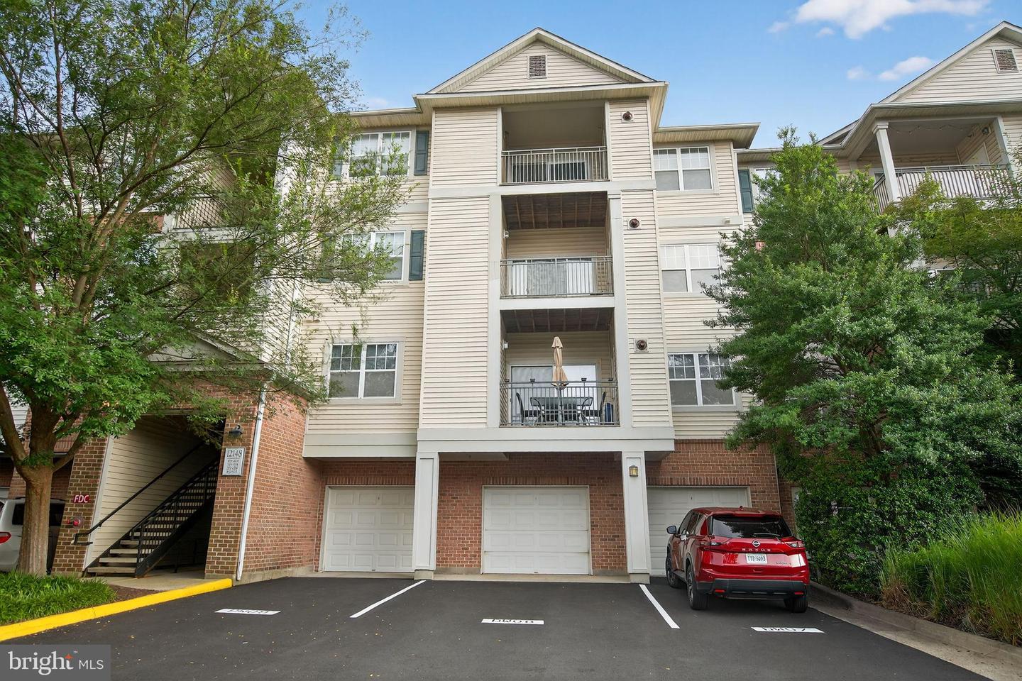 12148 GARDEN GROVE CIR #403, FAIRFAX, Virginia 22030, 2 Bedrooms Bedrooms, 4 Rooms Rooms,2 BathroomsBathrooms,Residential,For sale,12148 GARDEN GROVE CIR #403,VAFX2260072 MLS # VAFX2260072