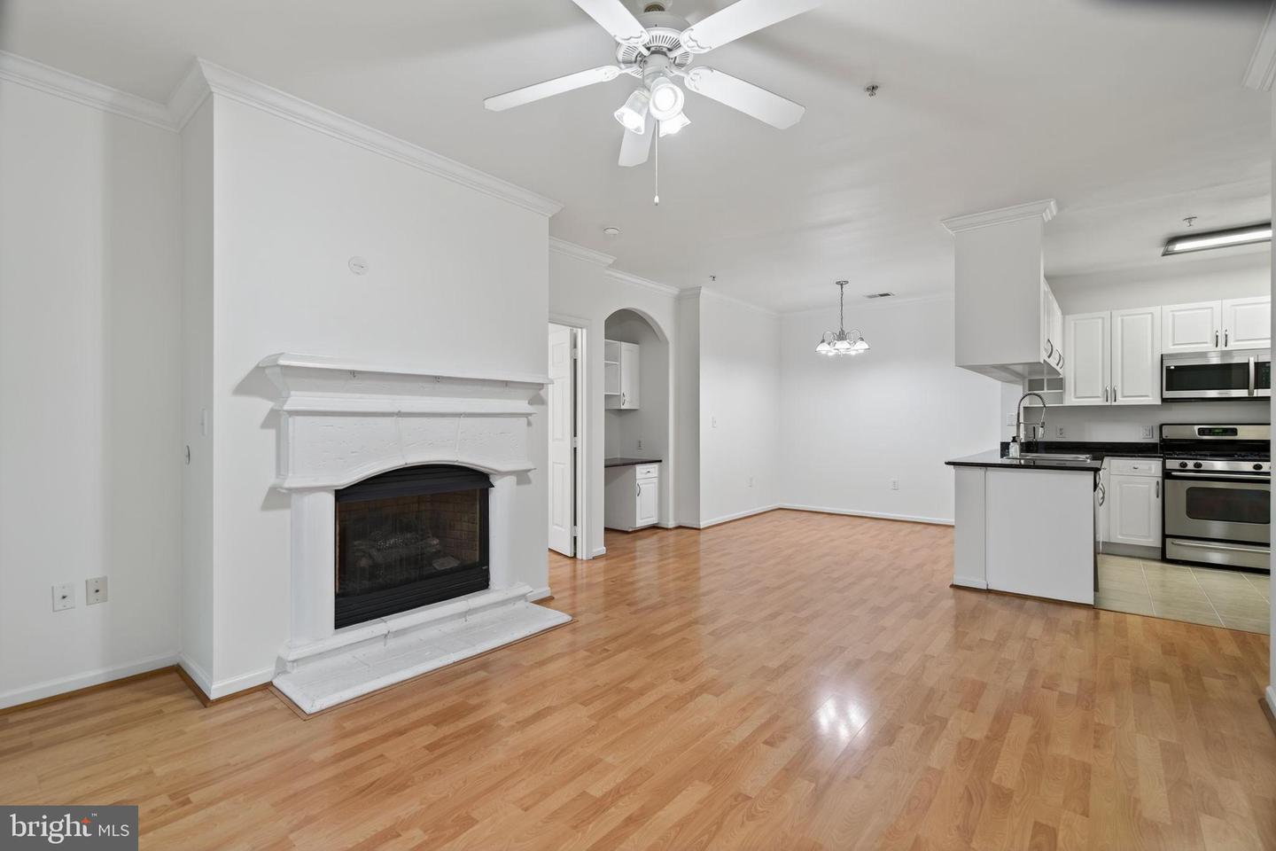 12148 GARDEN GROVE CIR #403, FAIRFAX, Virginia 22030, 2 Bedrooms Bedrooms, 4 Rooms Rooms,2 BathroomsBathrooms,Residential,For sale,12148 GARDEN GROVE CIR #403,VAFX2260072 MLS # VAFX2260072