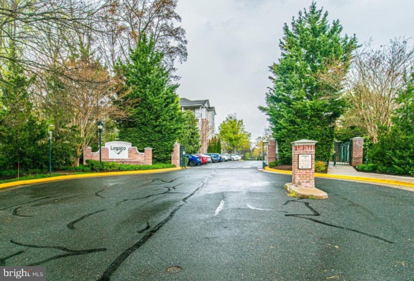 12148 GARDEN GROVE CIR #403, FAIRFAX, Virginia 22030, 2 Bedrooms Bedrooms, 4 Rooms Rooms,2 BathroomsBathrooms,Residential,For sale,12148 GARDEN GROVE CIR #403,VAFX2260072 MLS # VAFX2260072