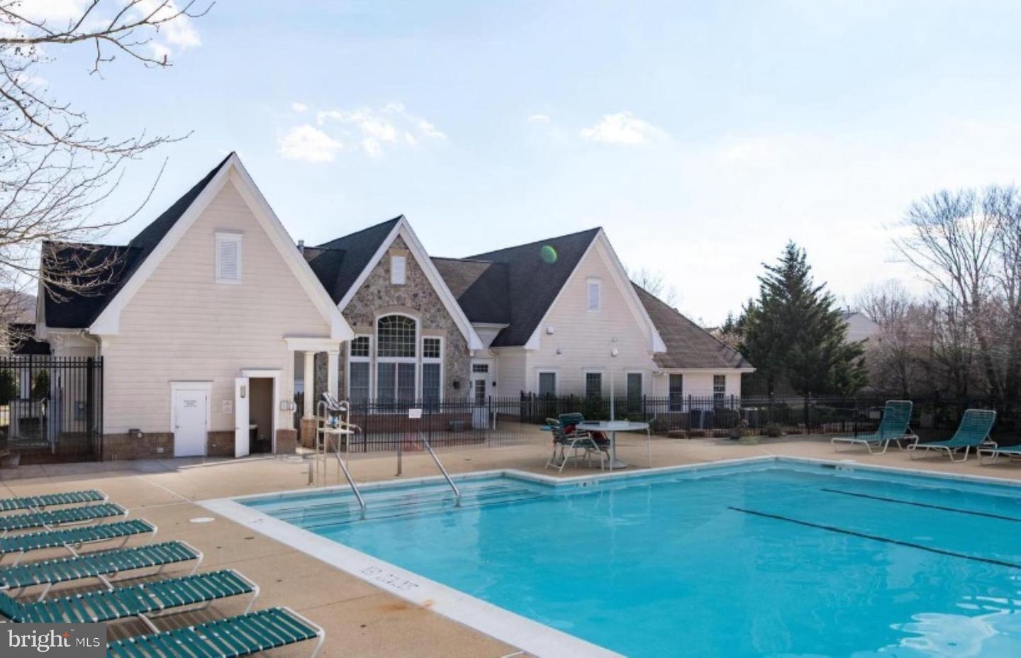 12148 GARDEN GROVE CIR #403, FAIRFAX, Virginia 22030, 2 Bedrooms Bedrooms, 4 Rooms Rooms,2 BathroomsBathrooms,Residential,For sale,12148 GARDEN GROVE CIR #403,VAFX2260072 MLS # VAFX2260072
