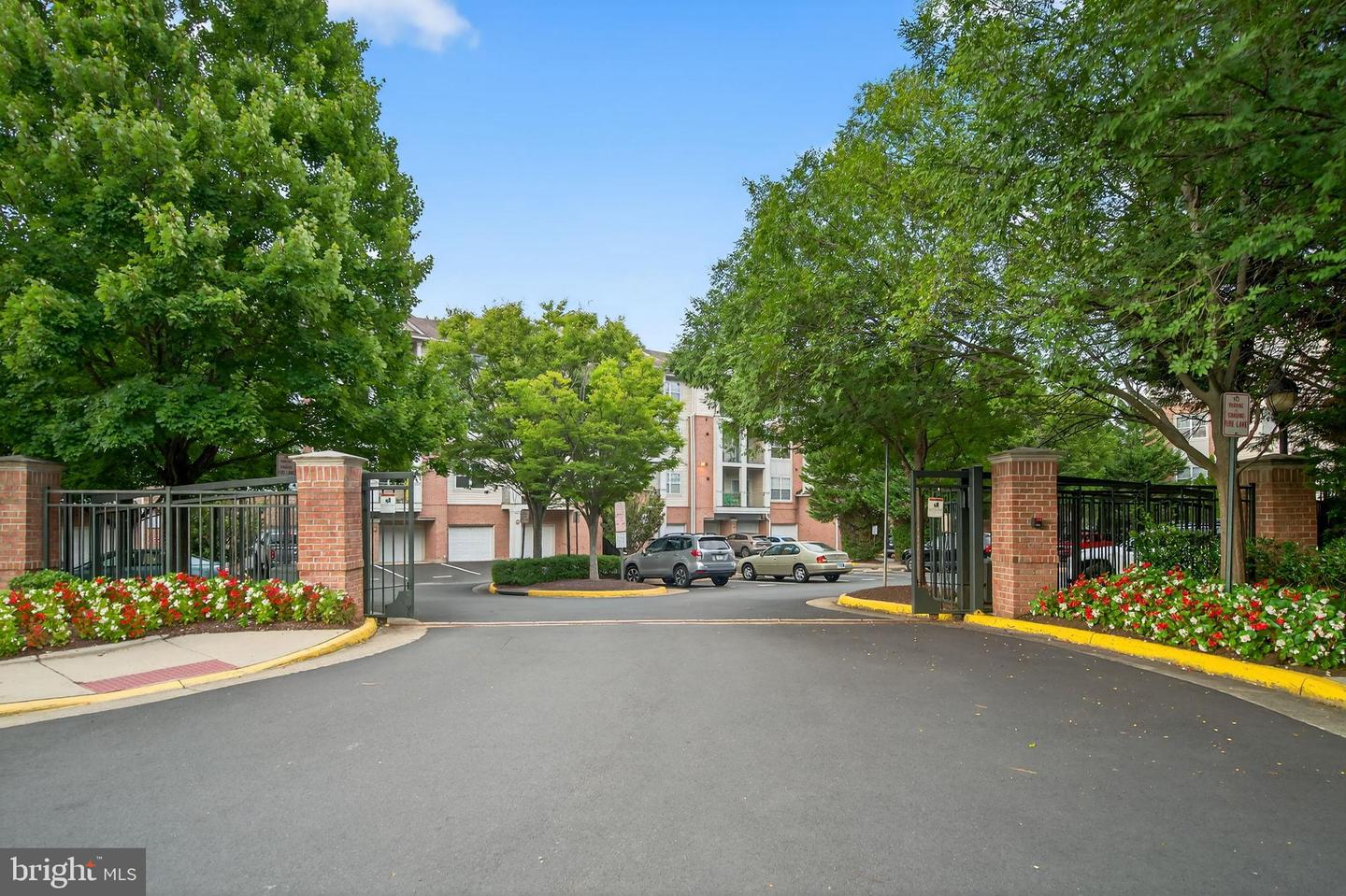 12148 GARDEN GROVE CIR #403, FAIRFAX, Virginia 22030, 2 Bedrooms Bedrooms, 4 Rooms Rooms,2 BathroomsBathrooms,Residential,For sale,12148 GARDEN GROVE CIR #403,VAFX2260072 MLS # VAFX2260072