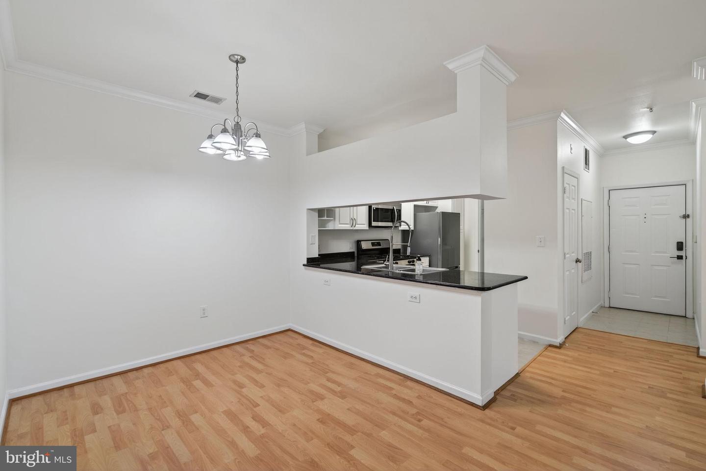 12148 GARDEN GROVE CIR #403, FAIRFAX, Virginia 22030, 2 Bedrooms Bedrooms, 4 Rooms Rooms,2 BathroomsBathrooms,Residential,For sale,12148 GARDEN GROVE CIR #403,VAFX2260072 MLS # VAFX2260072
