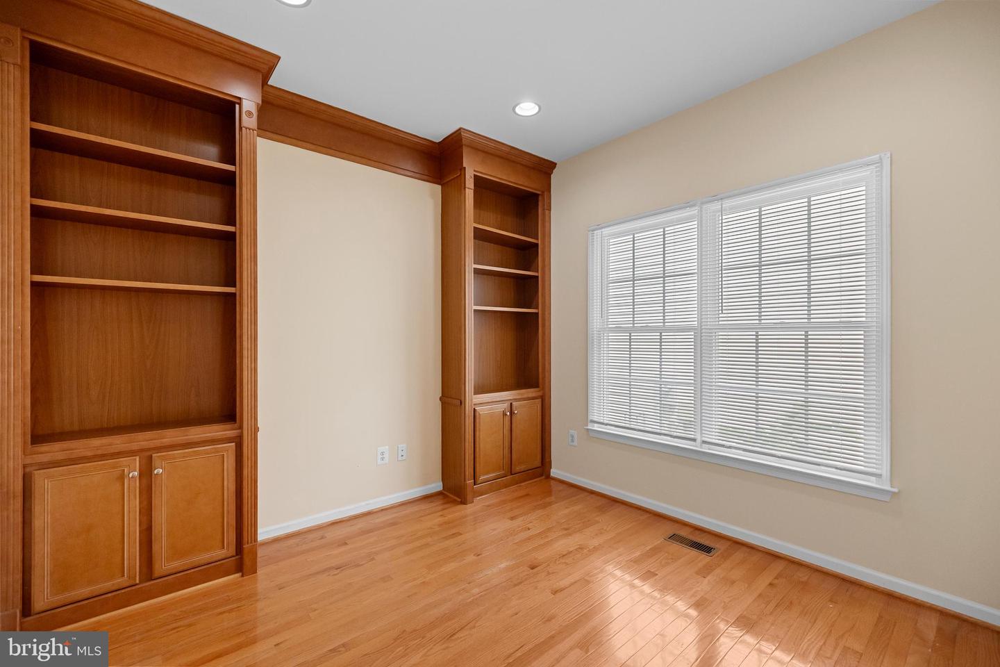 42667 FREEDOM ST, CHANTILLY, Virginia 20152, 6 Bedrooms Bedrooms, ,5 BathroomsBathrooms,Residential,For sale,42667 FREEDOM ST,VALO2104200 MLS # VALO2104200
