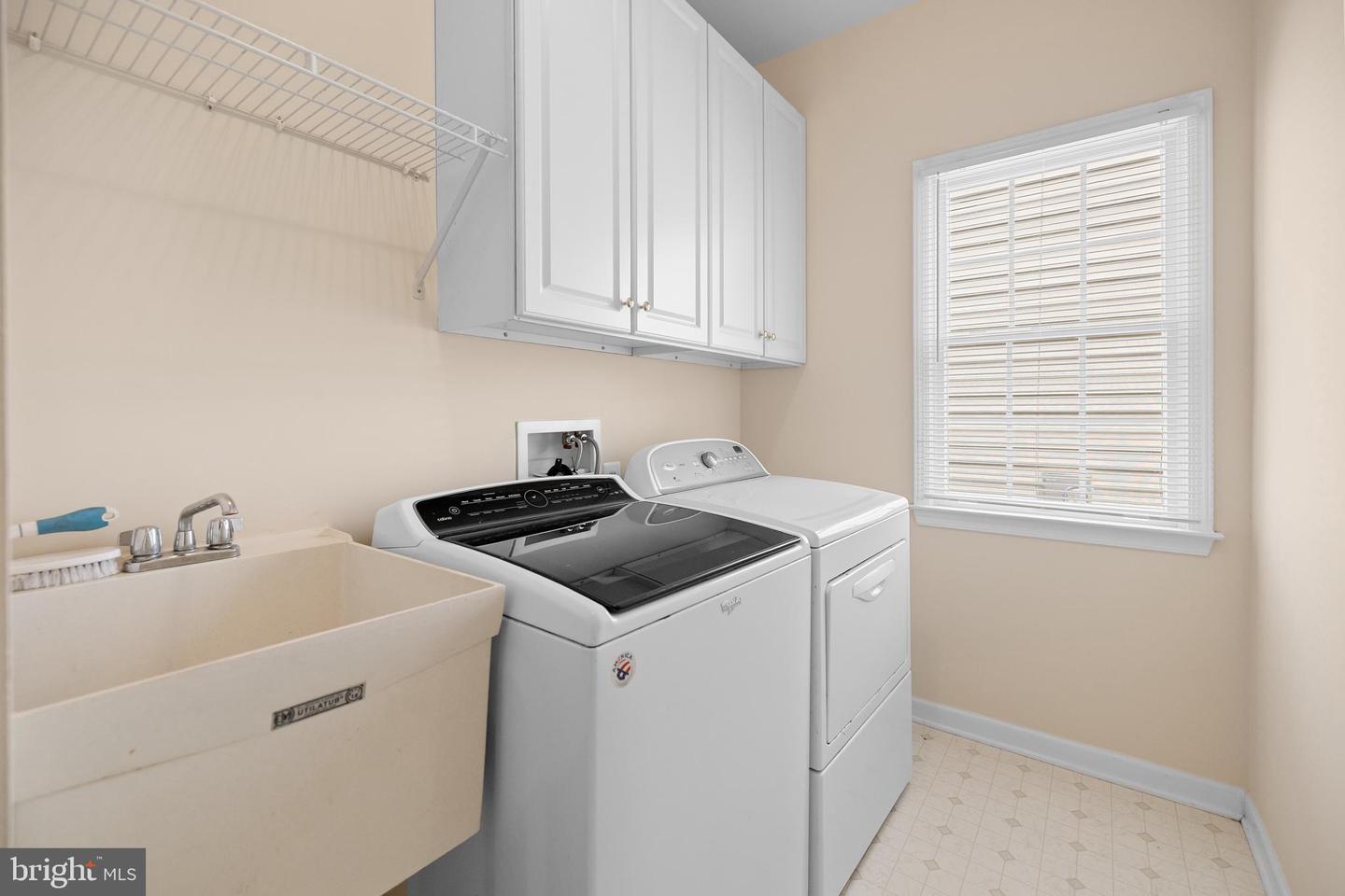 42667 FREEDOM ST, CHANTILLY, Virginia 20152, 6 Bedrooms Bedrooms, ,5 BathroomsBathrooms,Residential,For sale,42667 FREEDOM ST,VALO2104200 MLS # VALO2104200