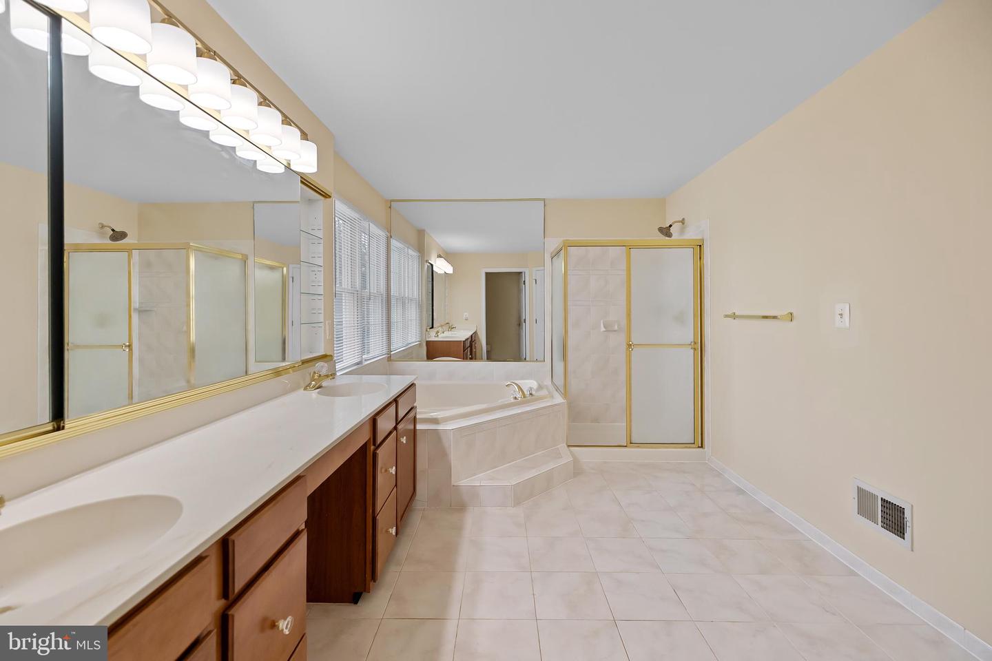 42667 FREEDOM ST, CHANTILLY, Virginia 20152, 6 Bedrooms Bedrooms, ,5 BathroomsBathrooms,Residential,For sale,42667 FREEDOM ST,VALO2104200 MLS # VALO2104200