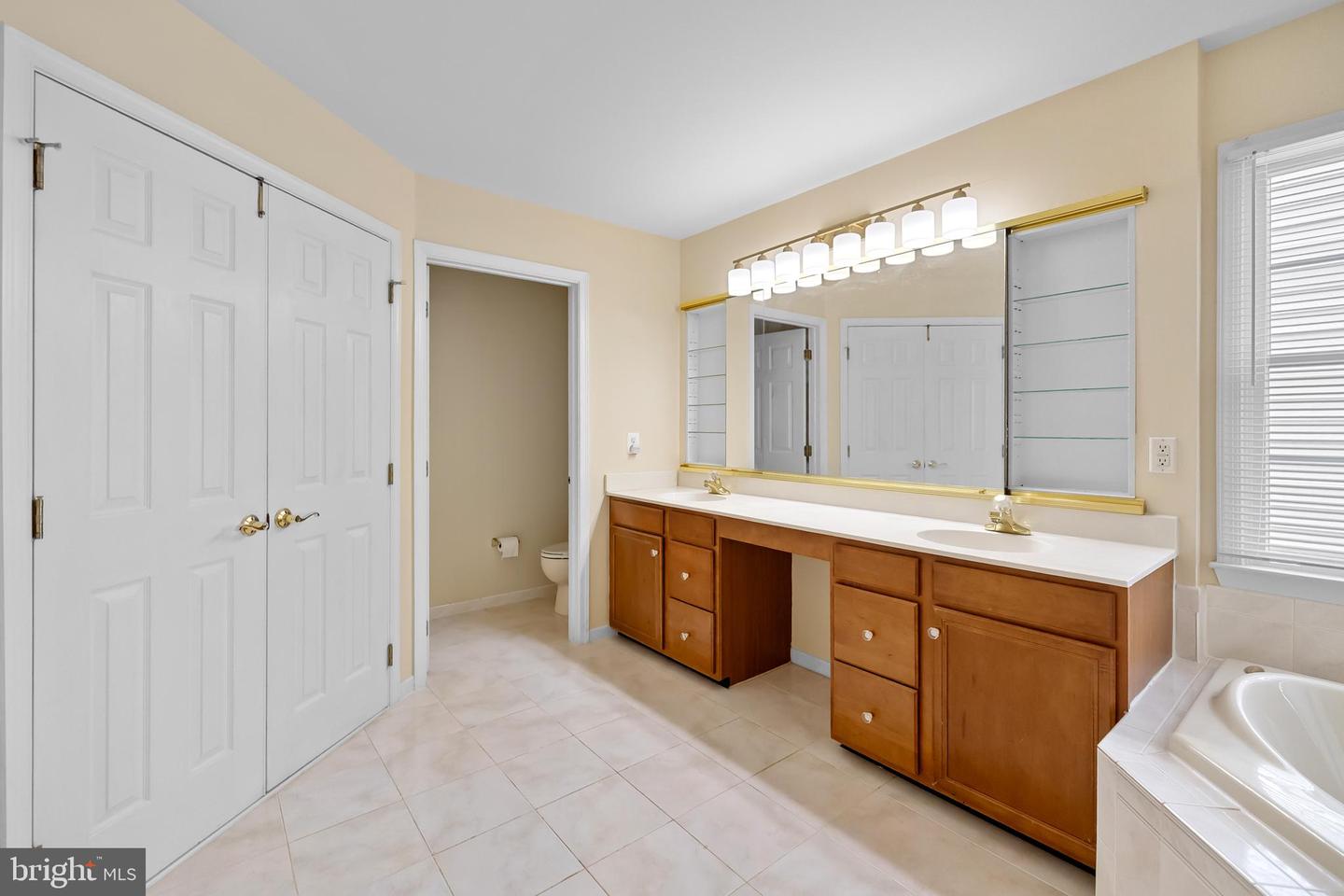42667 FREEDOM ST, CHANTILLY, Virginia 20152, 6 Bedrooms Bedrooms, ,5 BathroomsBathrooms,Residential,For sale,42667 FREEDOM ST,VALO2104200 MLS # VALO2104200