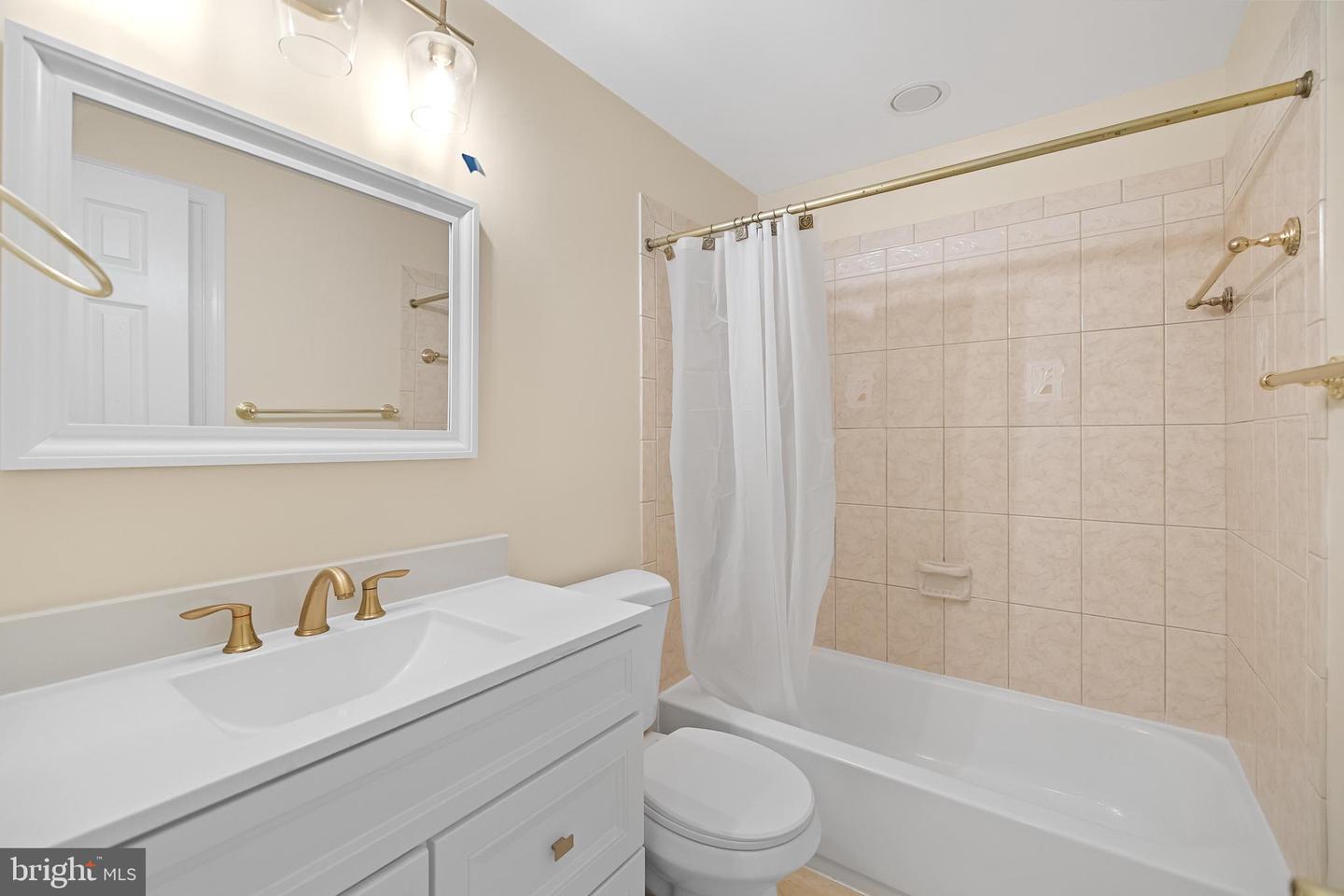 42667 FREEDOM ST, CHANTILLY, Virginia 20152, 6 Bedrooms Bedrooms, ,5 BathroomsBathrooms,Residential,For sale,42667 FREEDOM ST,VALO2104200 MLS # VALO2104200