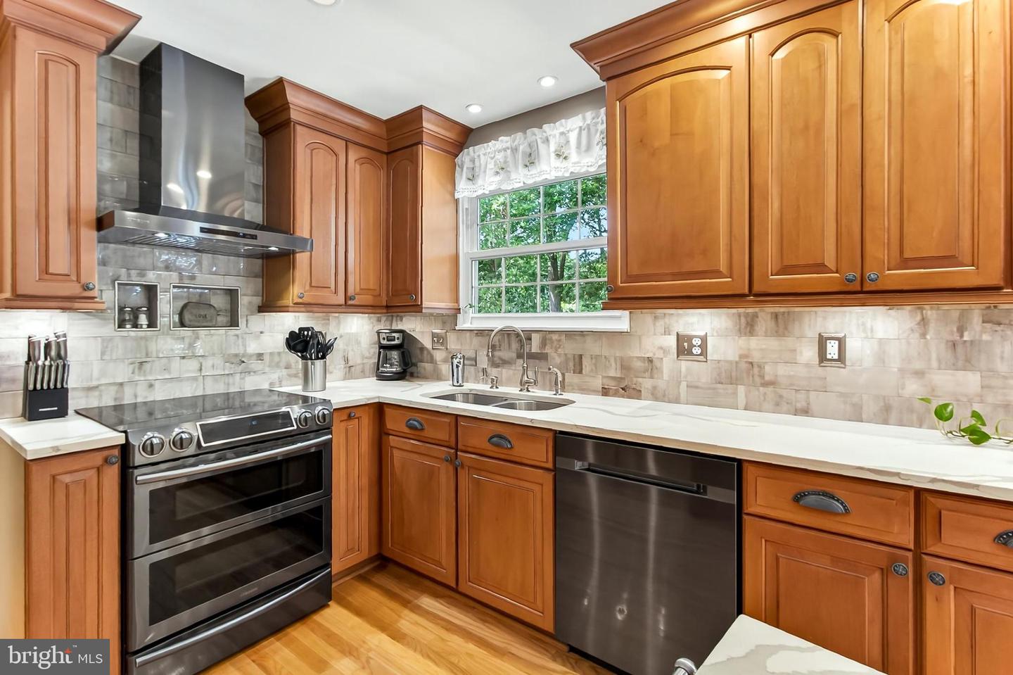 3466 GRAMBELL CT, WOODBRIDGE, Virginia 22192, 5 Bedrooms Bedrooms, 14 Rooms Rooms,2 BathroomsBathrooms,Residential,For sale,3466 GRAMBELL CT,VAPW2101090 MLS # VAPW2101090