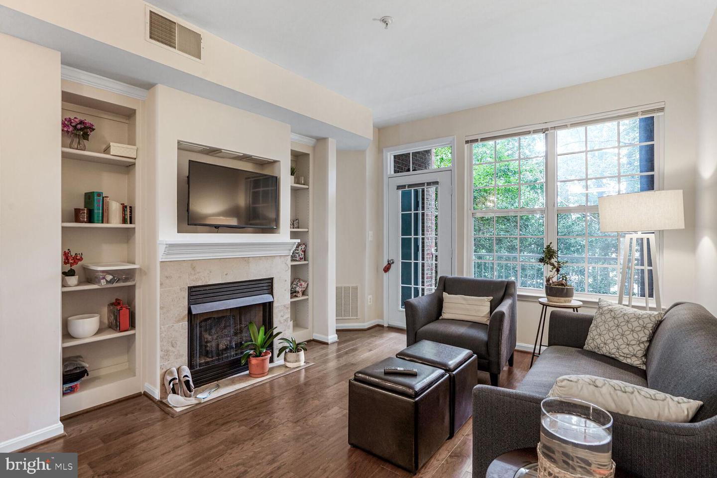 2663 MANHATTAN PL #111, VIENNA, Virginia 22180, 2 Bedrooms Bedrooms, ,2 BathroomsBathrooms,Residential,For sale,2663 MANHATTAN PL #111,VAFX2260282 MLS # VAFX2260282