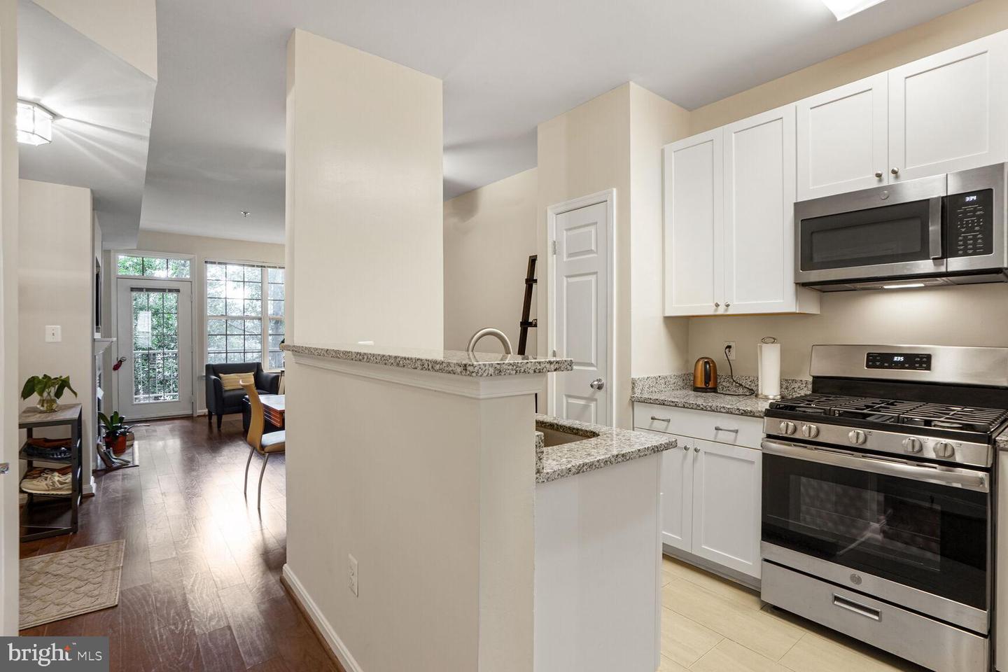 2663 MANHATTAN PL #111, VIENNA, Virginia 22180, 2 Bedrooms Bedrooms, ,2 BathroomsBathrooms,Residential,For sale,2663 MANHATTAN PL #111,VAFX2260282 MLS # VAFX2260282
