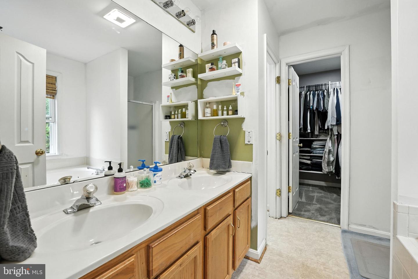 2 SUNSET RIDGE LN, FREDERICKSBURG, Virginia 22405, 4 Bedrooms Bedrooms, ,2 BathroomsBathrooms,Residential,For sale,2 SUNSET RIDGE LN,VAST2041678 MLS # VAST2041678