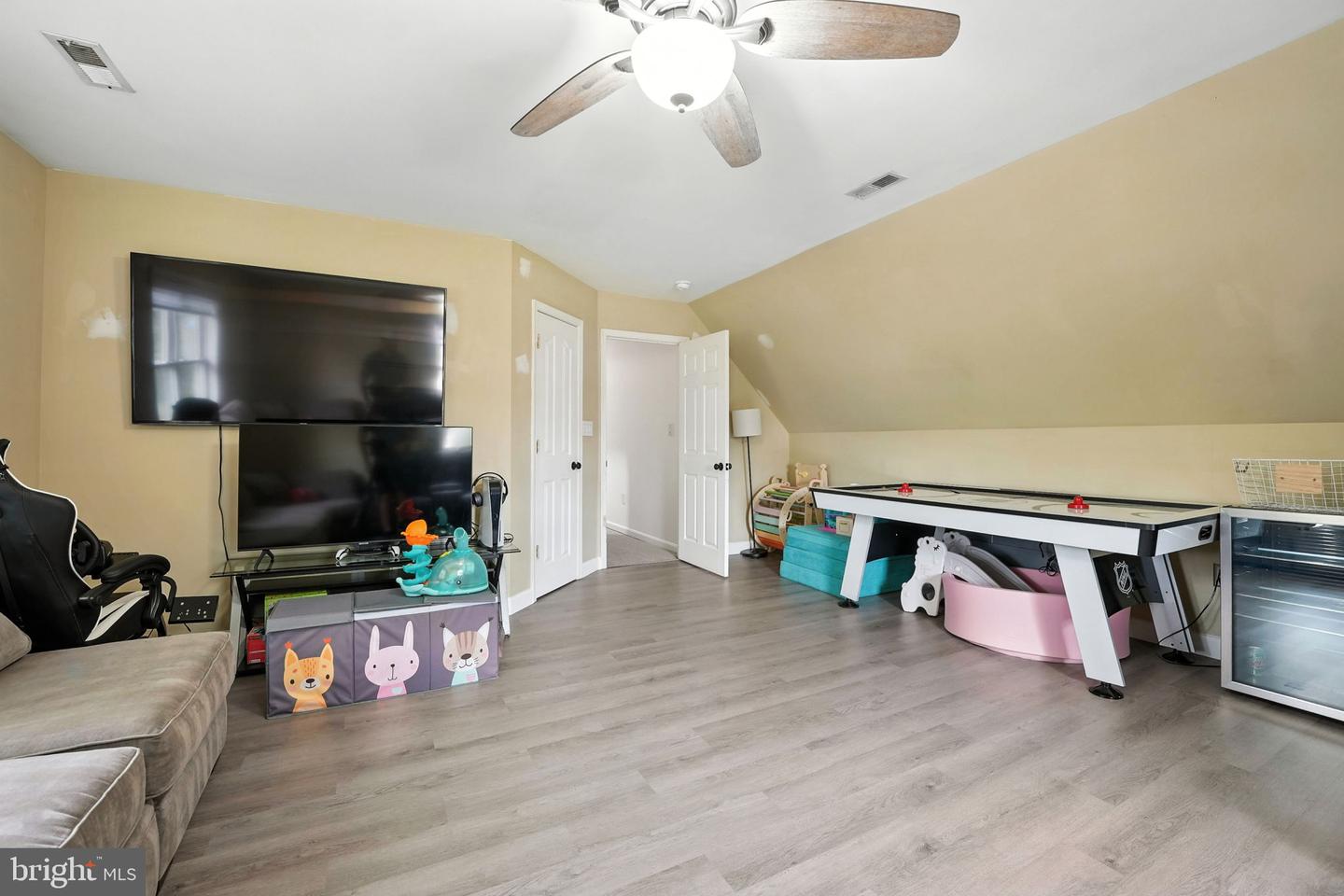 2 SUNSET RIDGE LN, FREDERICKSBURG, Virginia 22405, 4 Bedrooms Bedrooms, ,2 BathroomsBathrooms,Residential,For sale,2 SUNSET RIDGE LN,VAST2041678 MLS # VAST2041678