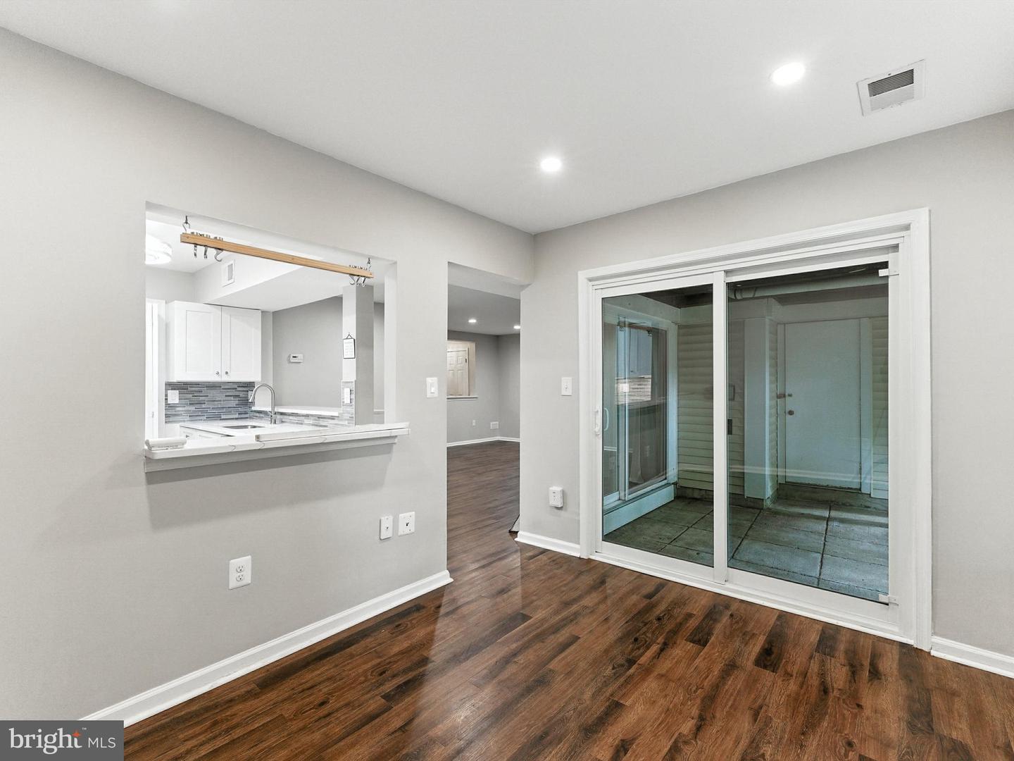 3391 LAKESIDE VIEW DR #20-5, FALLS CHURCH, Virginia 22041, 2 Bedrooms Bedrooms, ,2 BathroomsBathrooms,Residential,For sale,3391 LAKESIDE VIEW DR #20-5,VAFX2260494 MLS # VAFX2260494