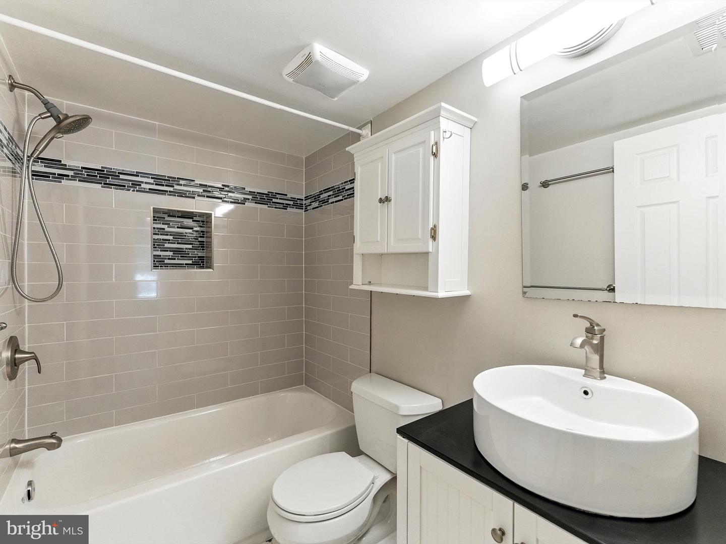 3391 LAKESIDE VIEW DR #20-5, FALLS CHURCH, Virginia 22041, 2 Bedrooms Bedrooms, ,2 BathroomsBathrooms,Residential,For sale,3391 LAKESIDE VIEW DR #20-5,VAFX2260494 MLS # VAFX2260494