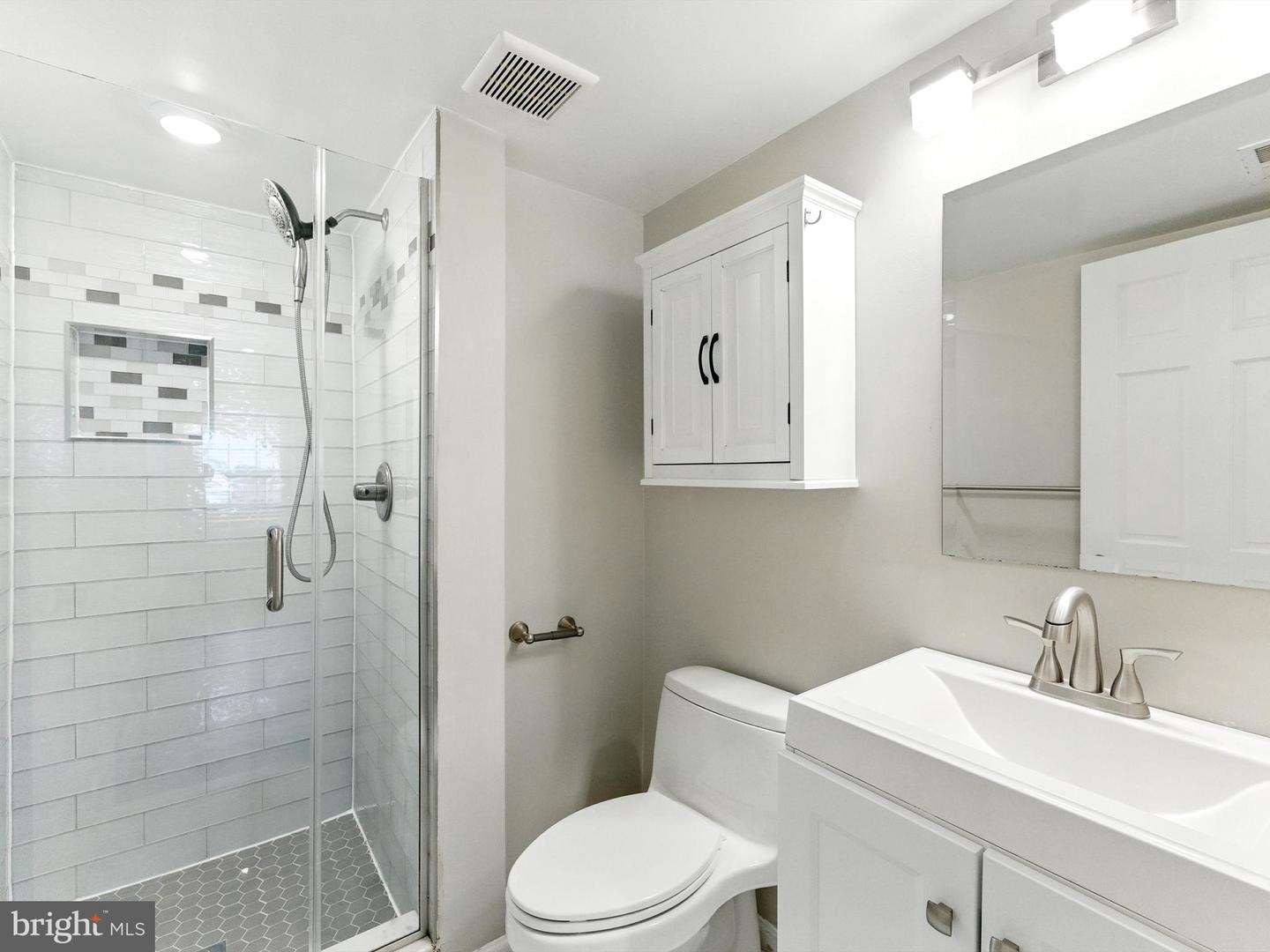 3391 LAKESIDE VIEW DR #20-5, FALLS CHURCH, Virginia 22041, 2 Bedrooms Bedrooms, ,2 BathroomsBathrooms,Residential,For sale,3391 LAKESIDE VIEW DR #20-5,VAFX2260494 MLS # VAFX2260494