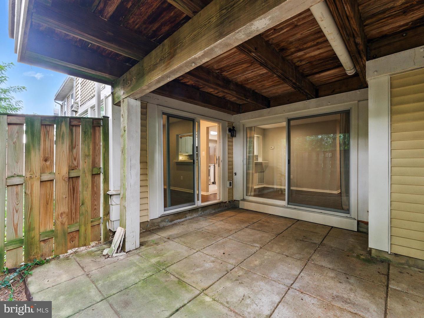 3391 LAKESIDE VIEW DR #20-5, FALLS CHURCH, Virginia 22041, 2 Bedrooms Bedrooms, ,2 BathroomsBathrooms,Residential,For sale,3391 LAKESIDE VIEW DR #20-5,VAFX2260494 MLS # VAFX2260494