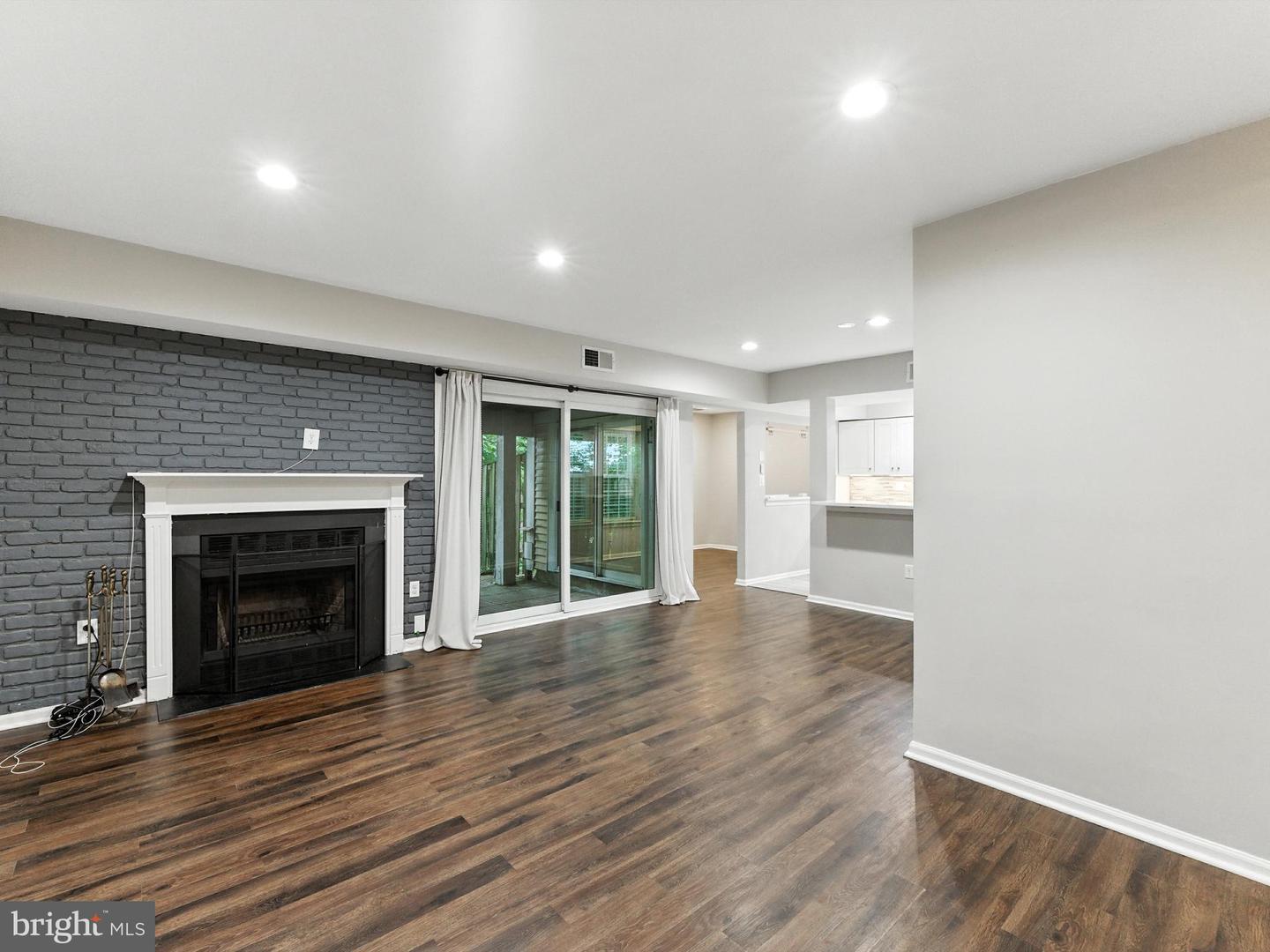 3391 LAKESIDE VIEW DR #20-5, FALLS CHURCH, Virginia 22041, 2 Bedrooms Bedrooms, ,2 BathroomsBathrooms,Residential,For sale,3391 LAKESIDE VIEW DR #20-5,VAFX2260494 MLS # VAFX2260494