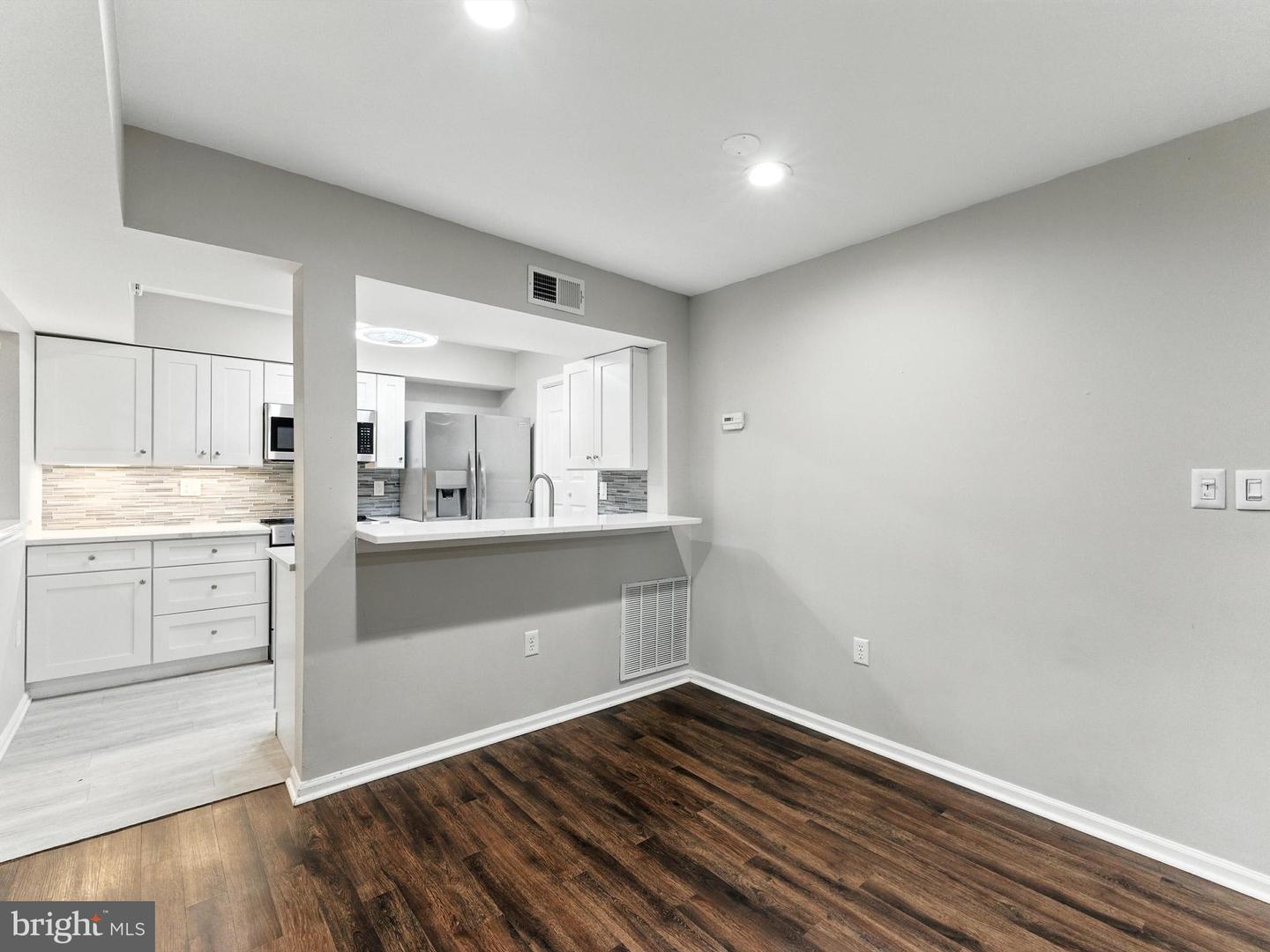 3391 LAKESIDE VIEW DR #20-5, FALLS CHURCH, Virginia 22041, 2 Bedrooms Bedrooms, ,2 BathroomsBathrooms,Residential,For sale,3391 LAKESIDE VIEW DR #20-5,VAFX2260494 MLS # VAFX2260494