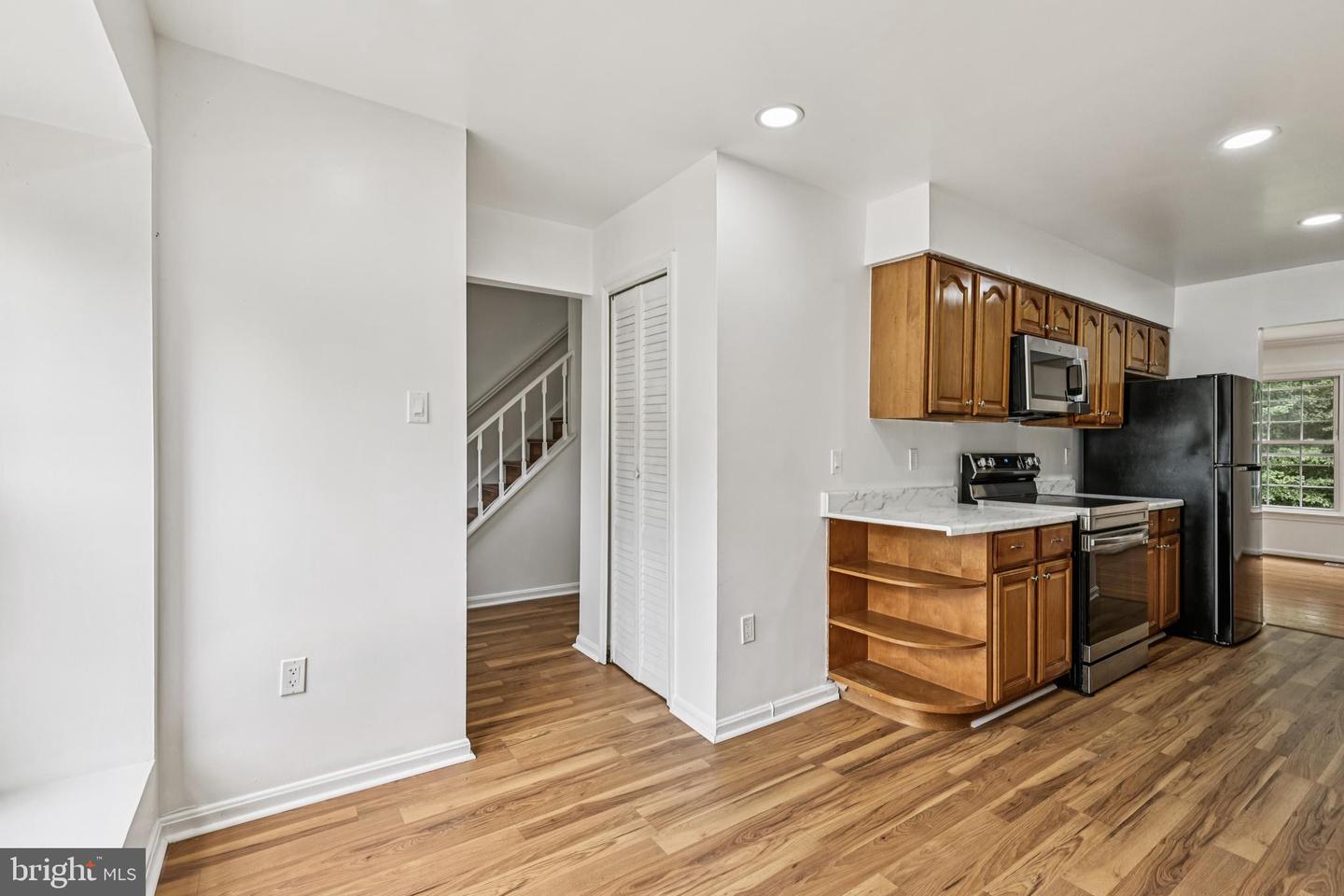 6312 TEAKWOOD CT, BURKE, Virginia 22015, 4 Bedrooms Bedrooms, 8 Rooms Rooms,3 BathroomsBathrooms,Residential,For sale,6312 TEAKWOOD CT,VAFX2260546 MLS # VAFX2260546
