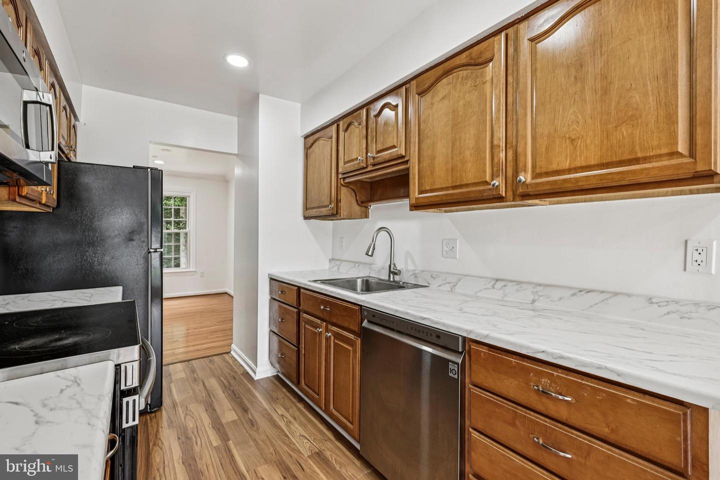 6312 TEAKWOOD CT, BURKE, Virginia 22015, 4 Bedrooms Bedrooms, 8 Rooms Rooms,3 BathroomsBathrooms,Residential,For sale,6312 TEAKWOOD CT,VAFX2260546 MLS # VAFX2260546