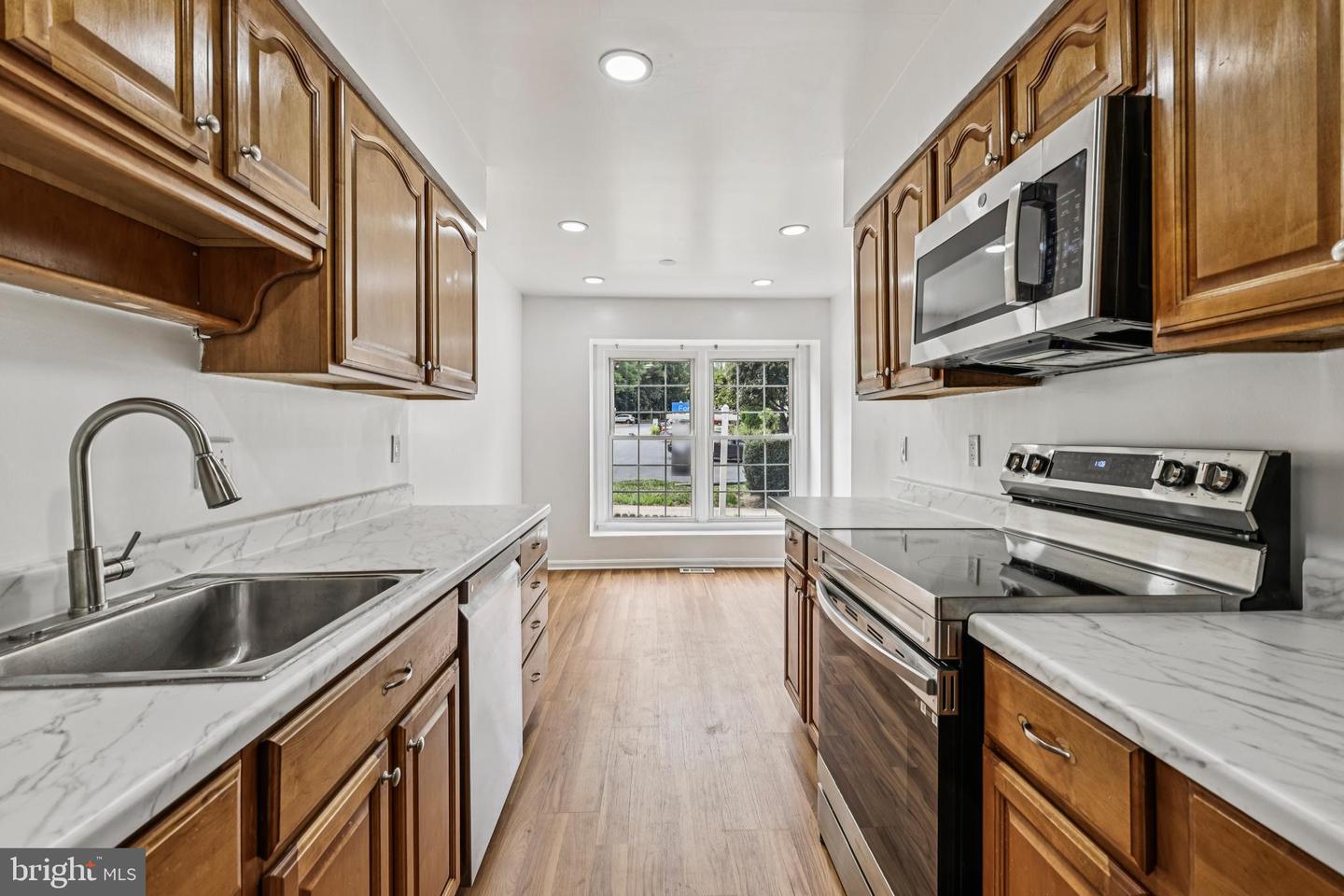 6312 TEAKWOOD CT, BURKE, Virginia 22015, 4 Bedrooms Bedrooms, 8 Rooms Rooms,3 BathroomsBathrooms,Residential,For sale,6312 TEAKWOOD CT,VAFX2260546 MLS # VAFX2260546