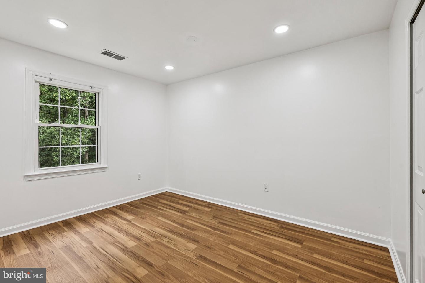 6312 TEAKWOOD CT, BURKE, Virginia 22015, 4 Bedrooms Bedrooms, 8 Rooms Rooms,3 BathroomsBathrooms,Residential,For sale,6312 TEAKWOOD CT,VAFX2260546 MLS # VAFX2260546