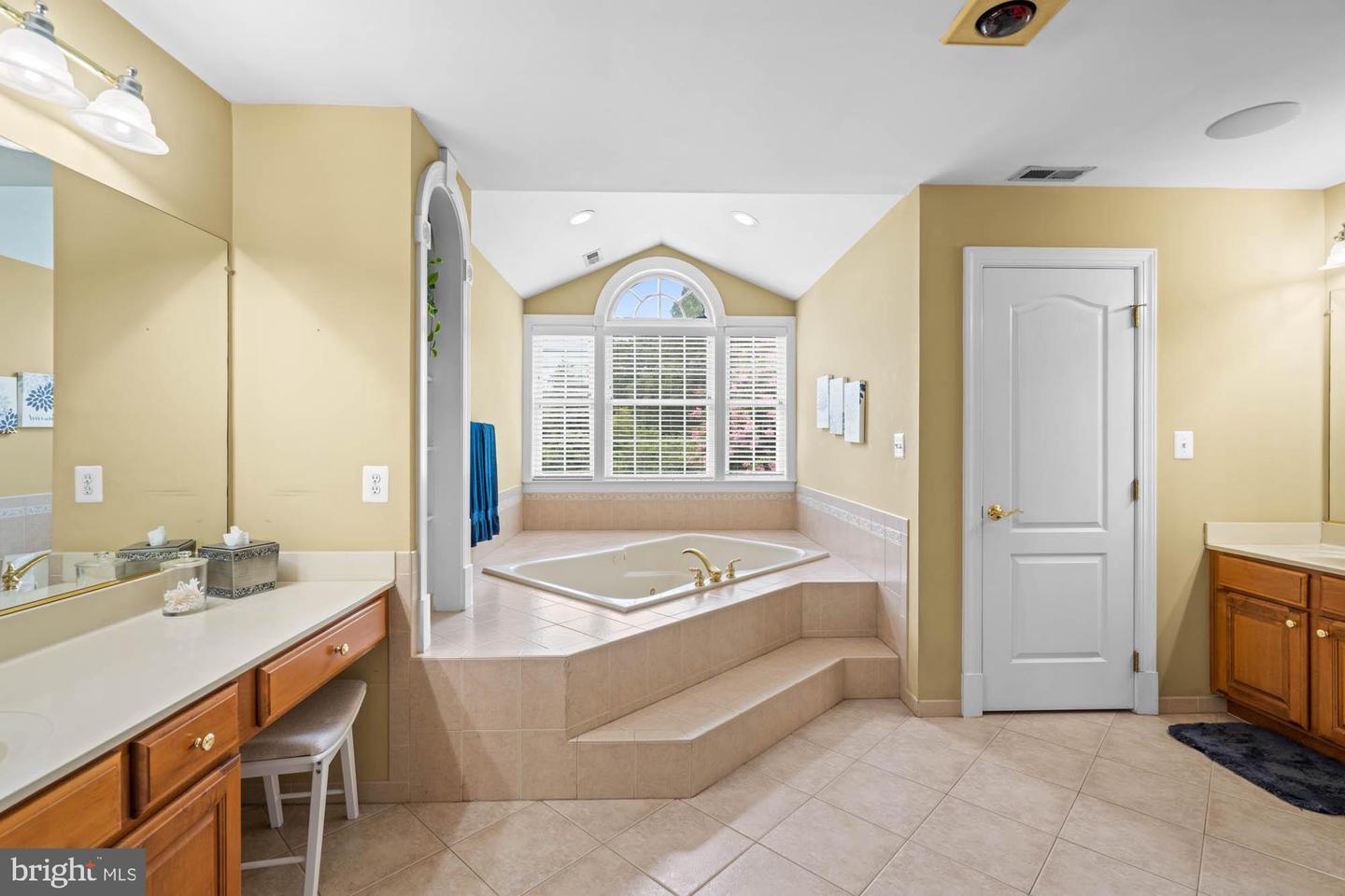 9163 OLD WATERLOO RD, WARRENTON, Virginia 20186, 5 Bedrooms Bedrooms, ,4 BathroomsBathrooms,Residential,For sale,9163 OLD WATERLOO RD,VAFQ2017884 MLS # VAFQ2017884