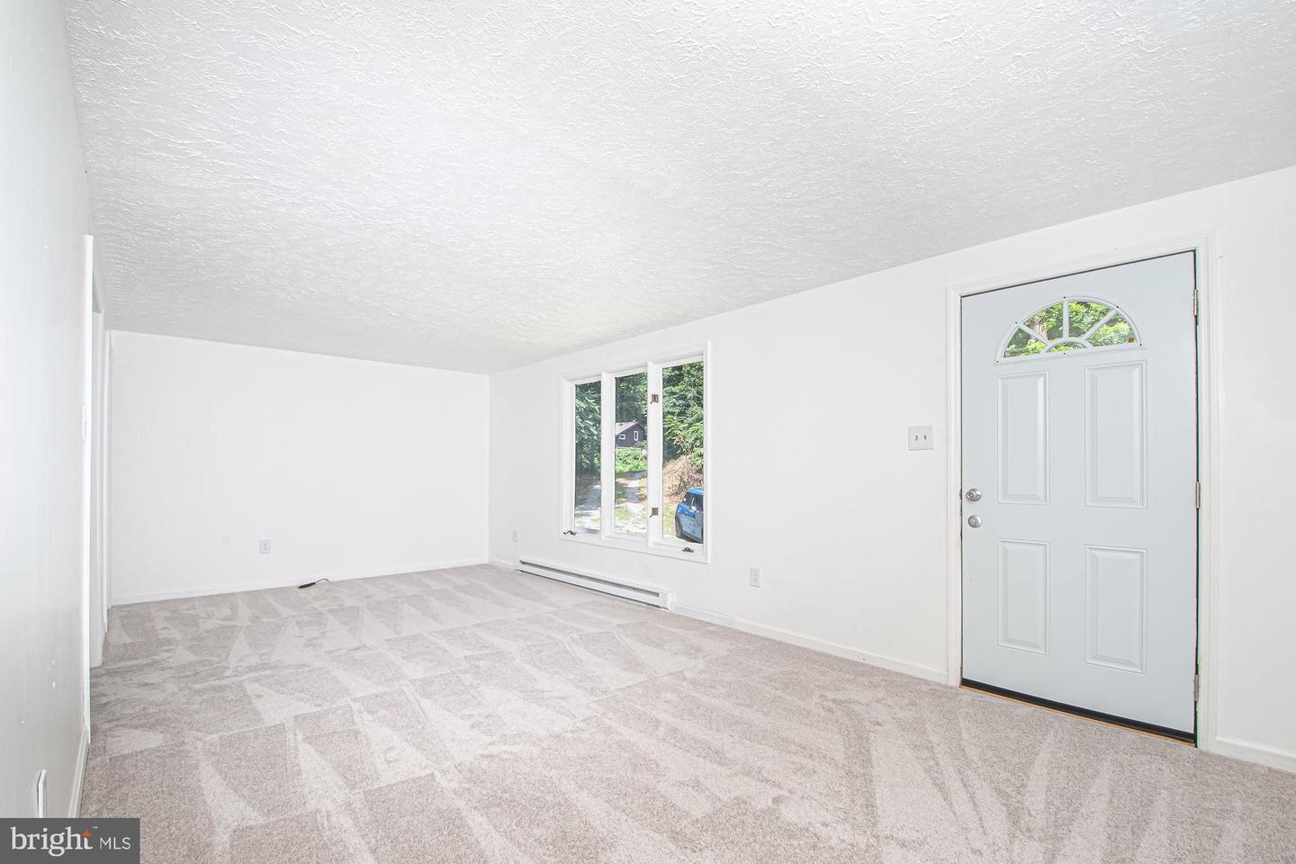 302 SUMMIT POINT DR, FRONT ROYAL, Virginia 22630, 3 Bedrooms Bedrooms, ,2 BathroomsBathrooms,Residential,For sale,302 SUMMIT POINT DR,VAWR2011942 MLS # VAWR2011942