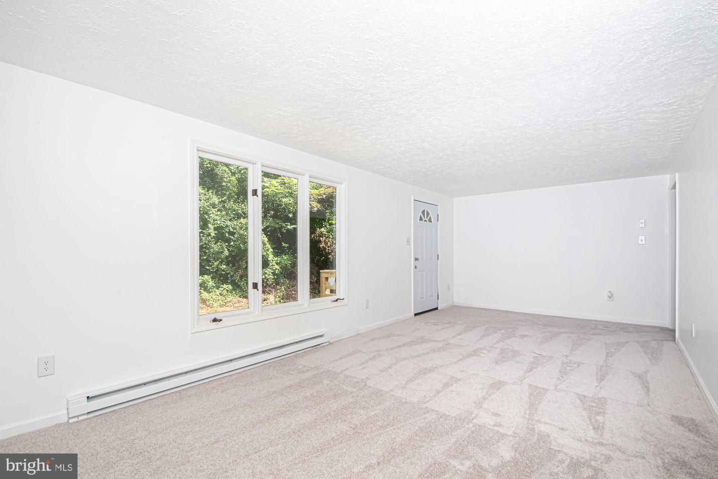 302 SUMMIT POINT DR, FRONT ROYAL, Virginia 22630, 3 Bedrooms Bedrooms, ,2 BathroomsBathrooms,Residential,For sale,302 SUMMIT POINT DR,VAWR2011942 MLS # VAWR2011942