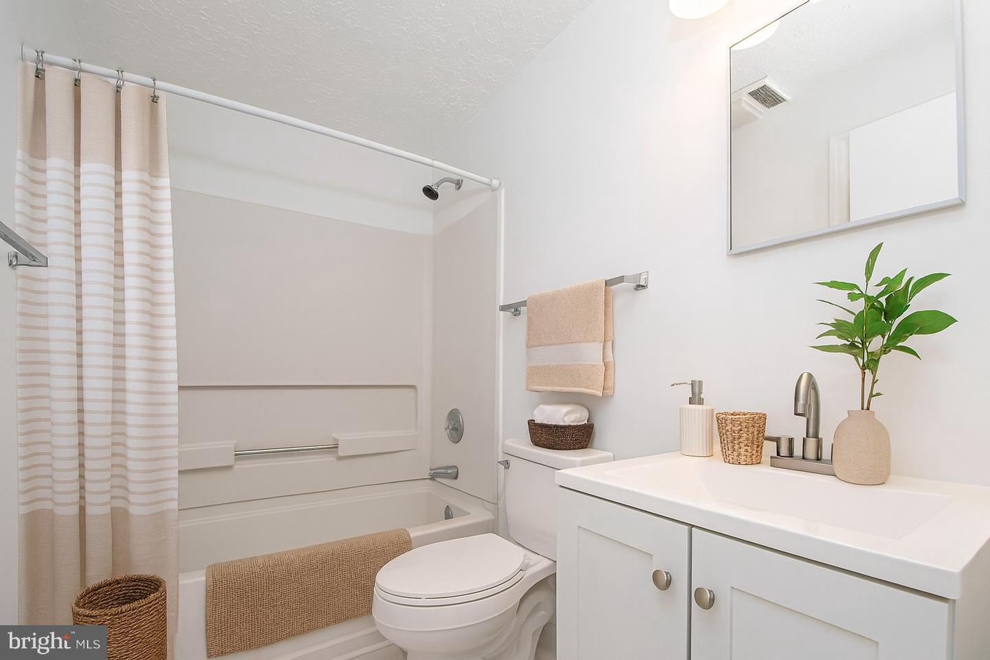 302 SUMMIT POINT DR, FRONT ROYAL, Virginia 22630, 3 Bedrooms Bedrooms, ,2 BathroomsBathrooms,Residential,For sale,302 SUMMIT POINT DR,VAWR2011942 MLS # VAWR2011942