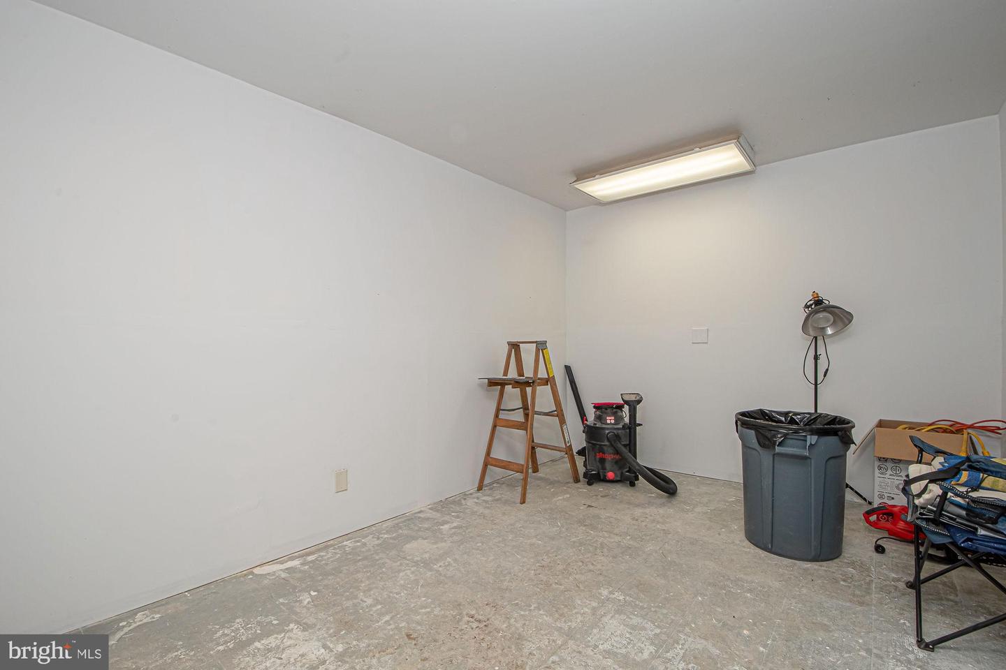302 SUMMIT POINT DR, FRONT ROYAL, Virginia 22630, 3 Bedrooms Bedrooms, ,2 BathroomsBathrooms,Residential,For sale,302 SUMMIT POINT DR,VAWR2011942 MLS # VAWR2011942