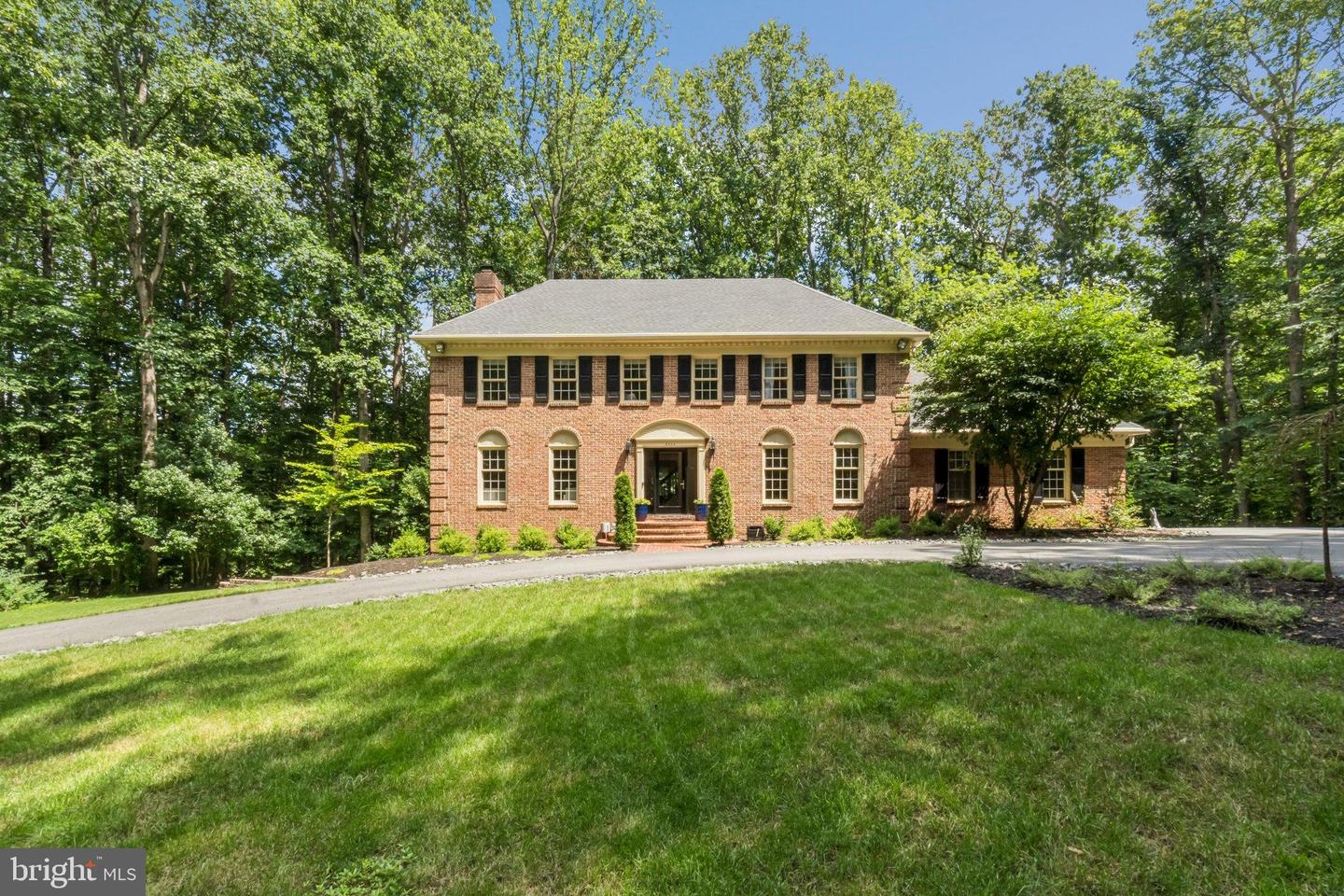 5504 W RIDGE VIEW DR, FAIRFAX, Virginia 22030, 4 Bedrooms Bedrooms, 10 Rooms Rooms,4 BathroomsBathrooms,Residential,For sale,5504 W RIDGE VIEW DR,VAFX2260722 MLS # VAFX2260722