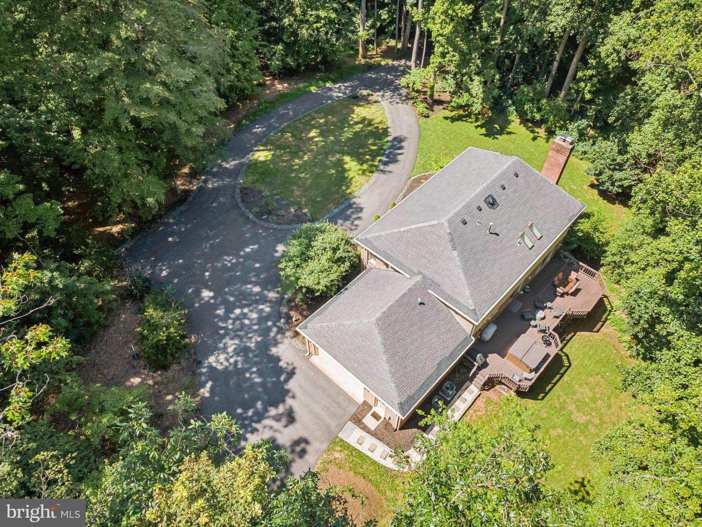 5504 W RIDGE VIEW DR, FAIRFAX, Virginia 22030, 4 Bedrooms Bedrooms, 10 Rooms Rooms,4 BathroomsBathrooms,Residential,For sale,5504 W RIDGE VIEW DR,VAFX2260722 MLS # VAFX2260722