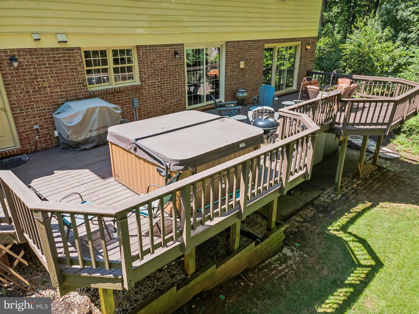 5504 W RIDGE VIEW DR, FAIRFAX, Virginia 22030, 4 Bedrooms Bedrooms, 10 Rooms Rooms,4 BathroomsBathrooms,Residential,For sale,5504 W RIDGE VIEW DR,VAFX2260722 MLS # VAFX2260722
