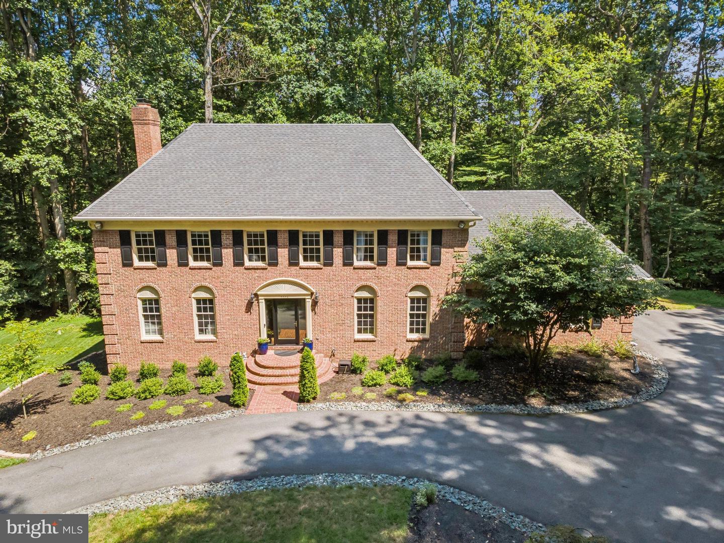 5504 W RIDGE VIEW DR, FAIRFAX, Virginia 22030, 4 Bedrooms Bedrooms, 10 Rooms Rooms,4 BathroomsBathrooms,Residential,For sale,5504 W RIDGE VIEW DR,VAFX2260722 MLS # VAFX2260722