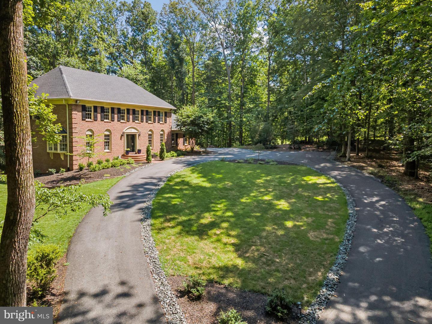 5504 W RIDGE VIEW DR, FAIRFAX, Virginia 22030, 4 Bedrooms Bedrooms, 10 Rooms Rooms,4 BathroomsBathrooms,Residential,For sale,5504 W RIDGE VIEW DR,VAFX2260722 MLS # VAFX2260722