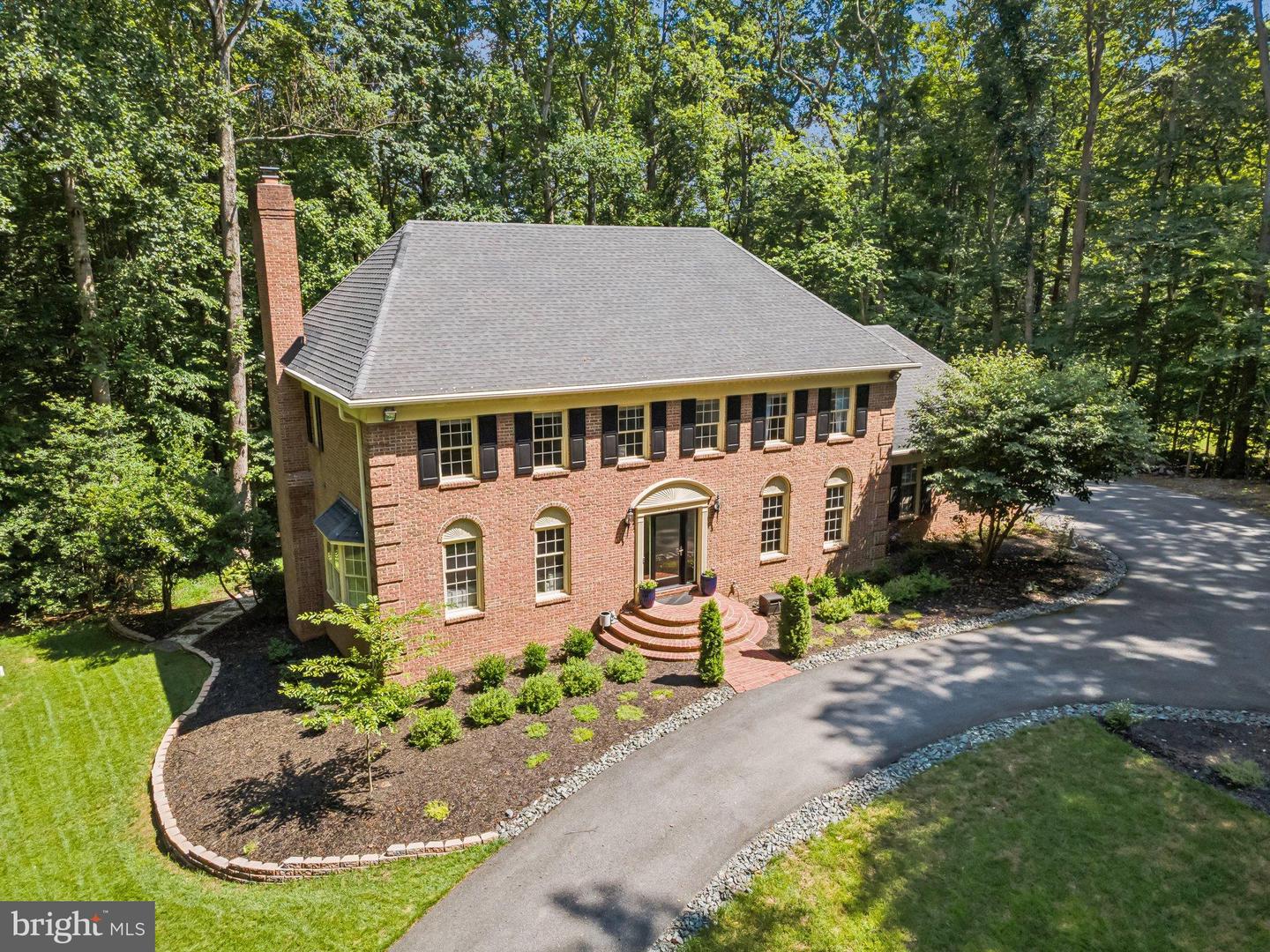 5504 W RIDGE VIEW DR, FAIRFAX, Virginia 22030, 4 Bedrooms Bedrooms, 10 Rooms Rooms,4 BathroomsBathrooms,Residential,For sale,5504 W RIDGE VIEW DR,VAFX2260722 MLS # VAFX2260722