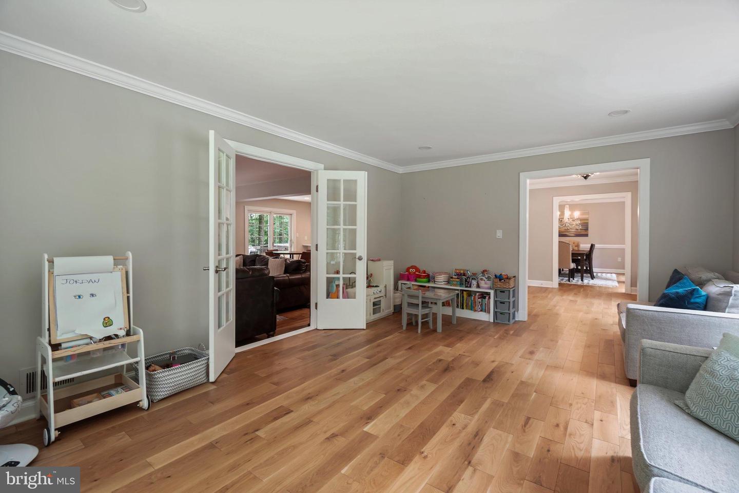 5504 W RIDGE VIEW DR, FAIRFAX, Virginia 22030, 4 Bedrooms Bedrooms, 10 Rooms Rooms,4 BathroomsBathrooms,Residential,For sale,5504 W RIDGE VIEW DR,VAFX2260722 MLS # VAFX2260722