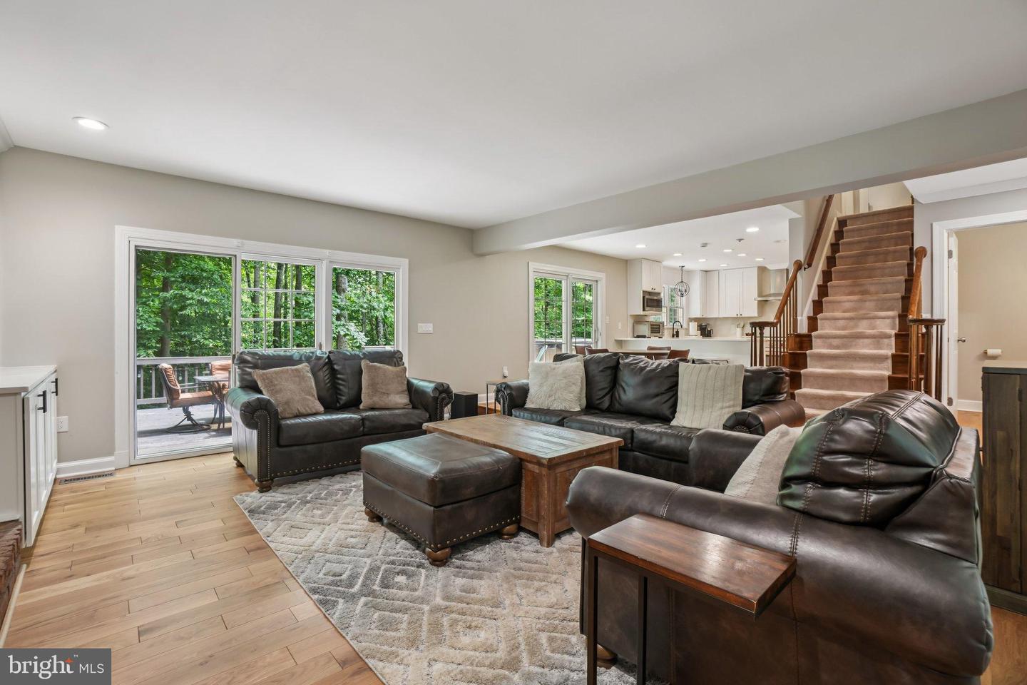 5504 W RIDGE VIEW DR, FAIRFAX, Virginia 22030, 4 Bedrooms Bedrooms, 10 Rooms Rooms,4 BathroomsBathrooms,Residential,For sale,5504 W RIDGE VIEW DR,VAFX2260722 MLS # VAFX2260722