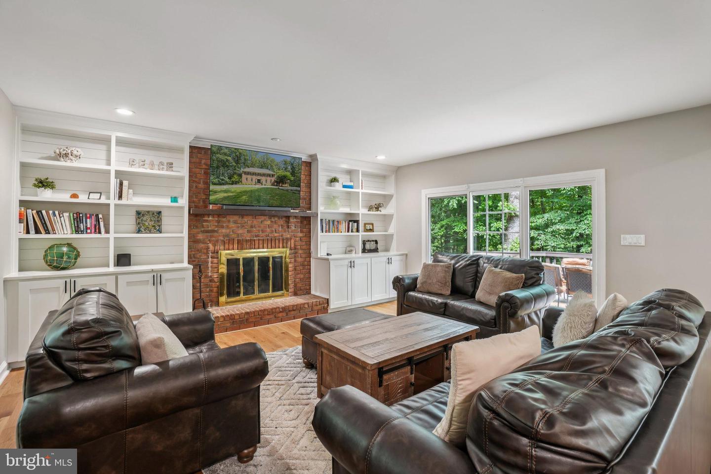 5504 W RIDGE VIEW DR, FAIRFAX, Virginia 22030, 4 Bedrooms Bedrooms, 10 Rooms Rooms,4 BathroomsBathrooms,Residential,For sale,5504 W RIDGE VIEW DR,VAFX2260722 MLS # VAFX2260722