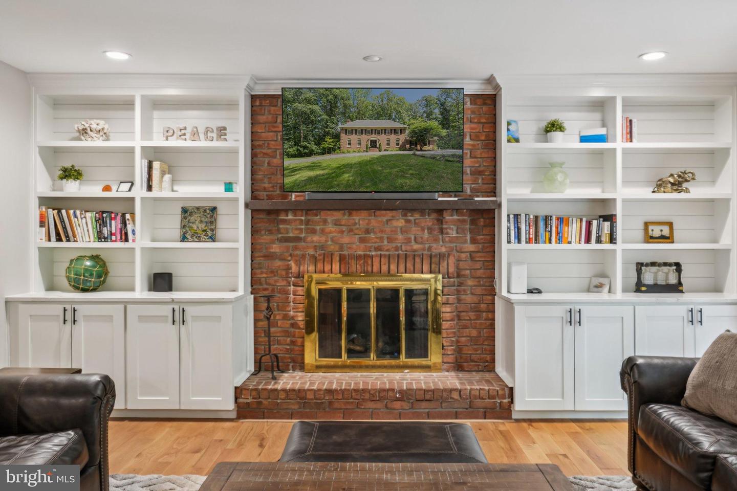 5504 W RIDGE VIEW DR, FAIRFAX, Virginia 22030, 4 Bedrooms Bedrooms, 10 Rooms Rooms,4 BathroomsBathrooms,Residential,For sale,5504 W RIDGE VIEW DR,VAFX2260722 MLS # VAFX2260722