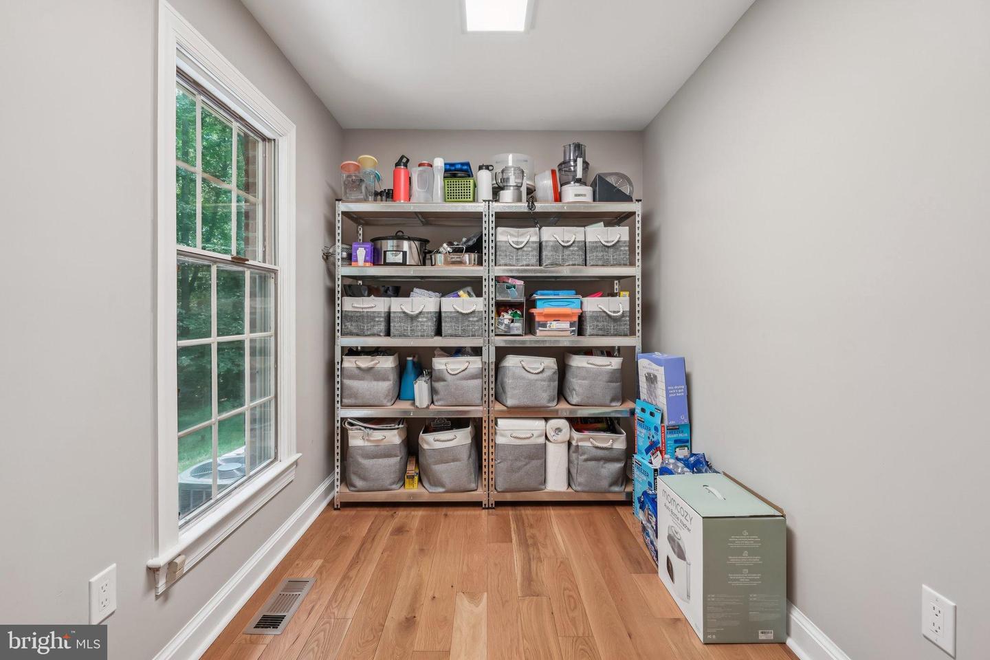 5504 W RIDGE VIEW DR, FAIRFAX, Virginia 22030, 4 Bedrooms Bedrooms, 10 Rooms Rooms,4 BathroomsBathrooms,Residential,For sale,5504 W RIDGE VIEW DR,VAFX2260722 MLS # VAFX2260722