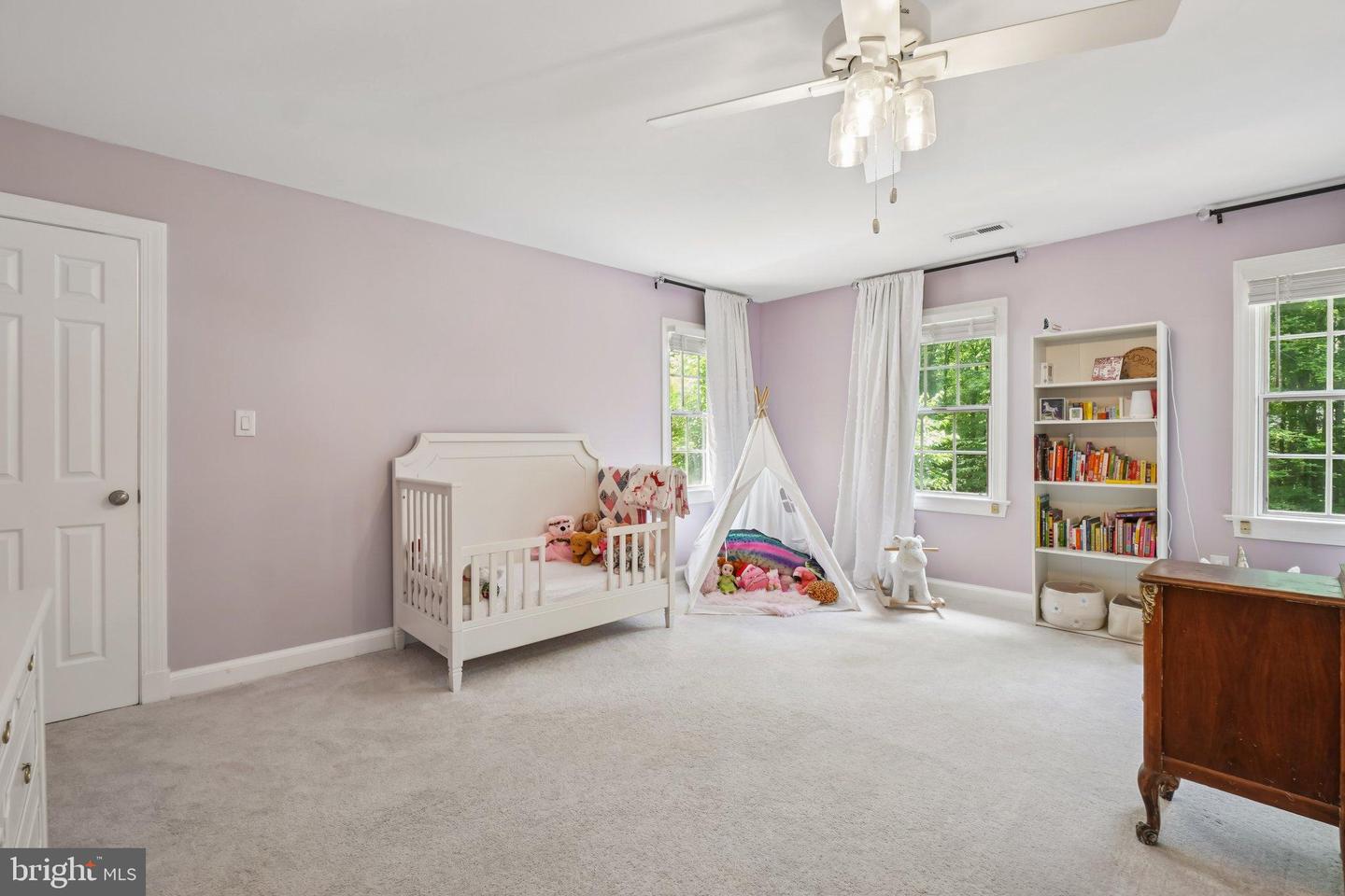 5504 W RIDGE VIEW DR, FAIRFAX, Virginia 22030, 4 Bedrooms Bedrooms, 10 Rooms Rooms,4 BathroomsBathrooms,Residential,For sale,5504 W RIDGE VIEW DR,VAFX2260722 MLS # VAFX2260722