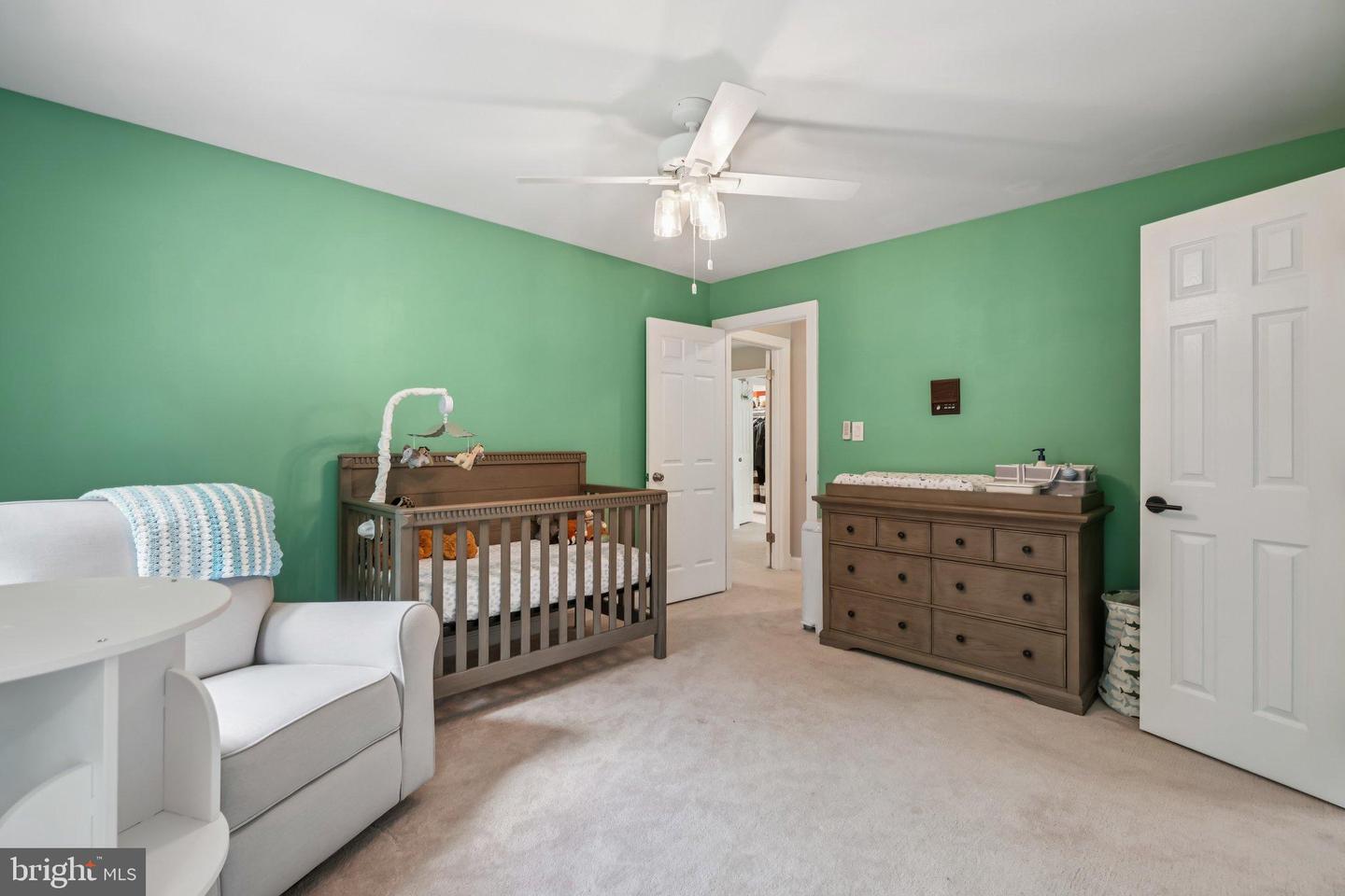 5504 W RIDGE VIEW DR, FAIRFAX, Virginia 22030, 4 Bedrooms Bedrooms, 10 Rooms Rooms,4 BathroomsBathrooms,Residential,For sale,5504 W RIDGE VIEW DR,VAFX2260722 MLS # VAFX2260722