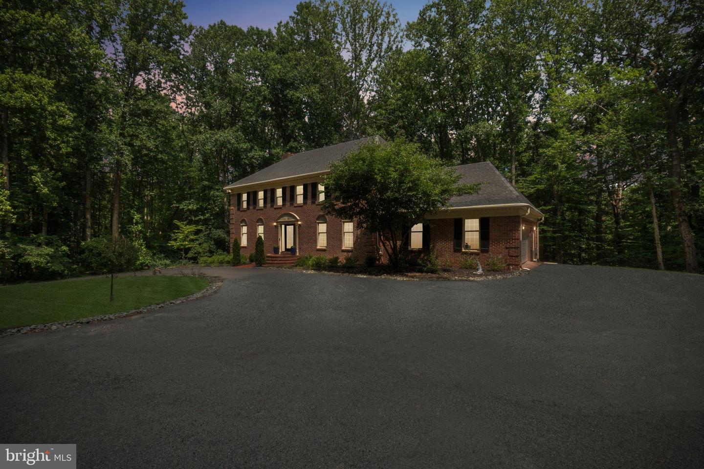 5504 W RIDGE VIEW DR, FAIRFAX, Virginia 22030, 4 Bedrooms Bedrooms, 10 Rooms Rooms,4 BathroomsBathrooms,Residential,For sale,5504 W RIDGE VIEW DR,VAFX2260722 MLS # VAFX2260722