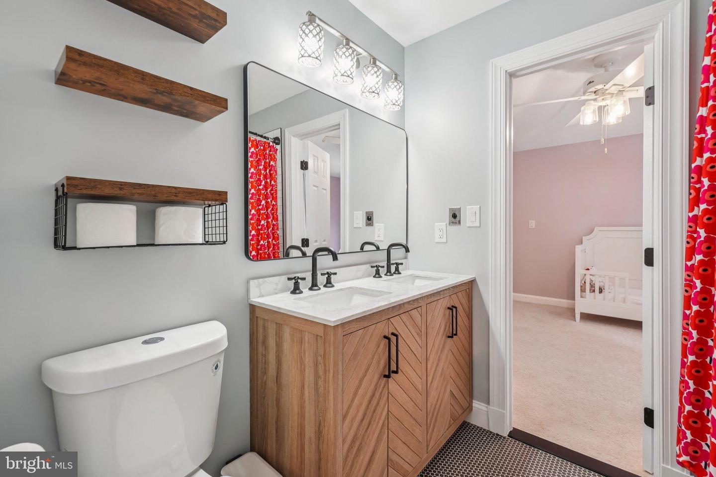 5504 W RIDGE VIEW DR, FAIRFAX, Virginia 22030, 4 Bedrooms Bedrooms, 10 Rooms Rooms,4 BathroomsBathrooms,Residential,For sale,5504 W RIDGE VIEW DR,VAFX2260722 MLS # VAFX2260722